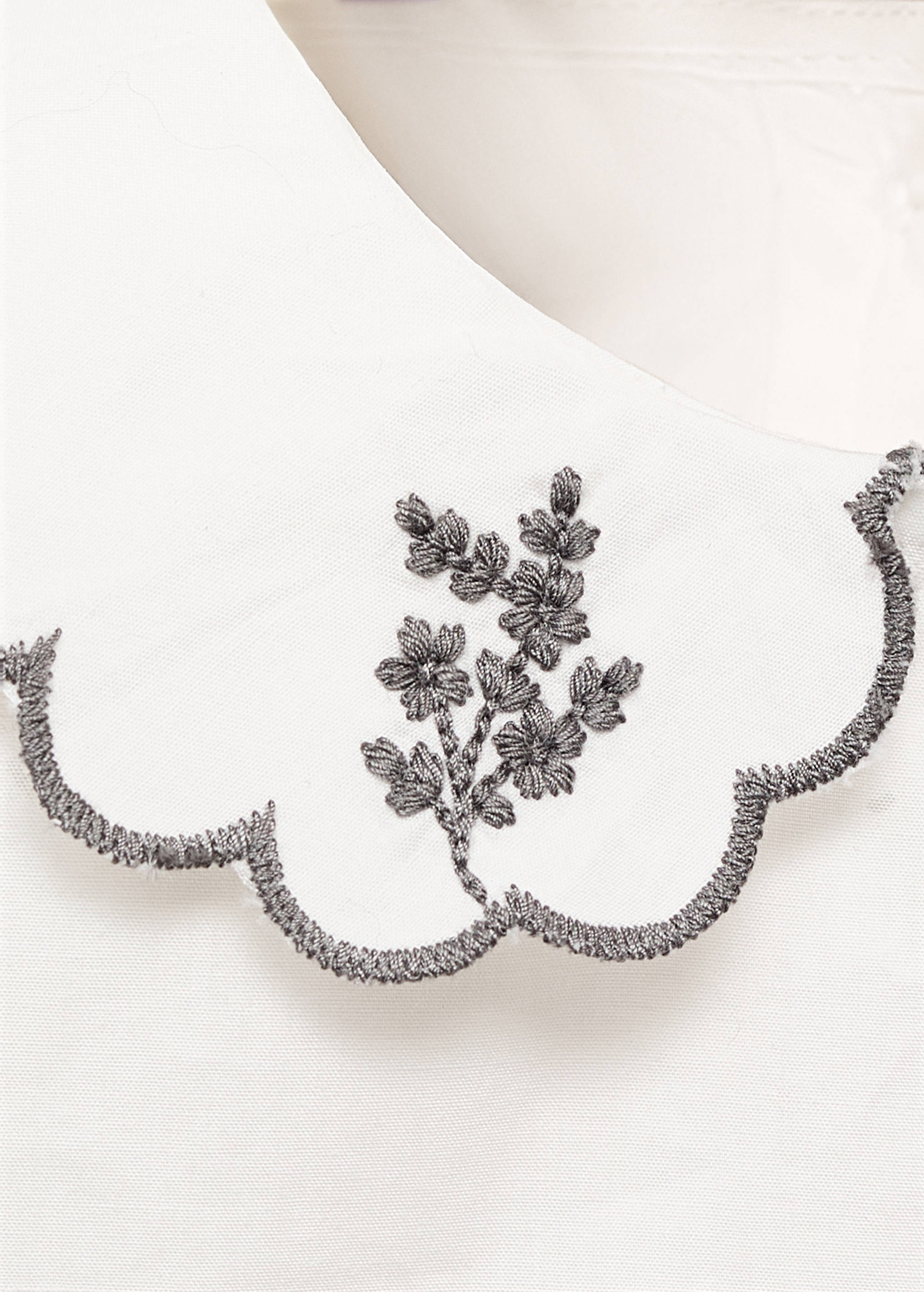 بلوزة مطرزة بياقة بيبي دول - تفاصيل المنتج 8