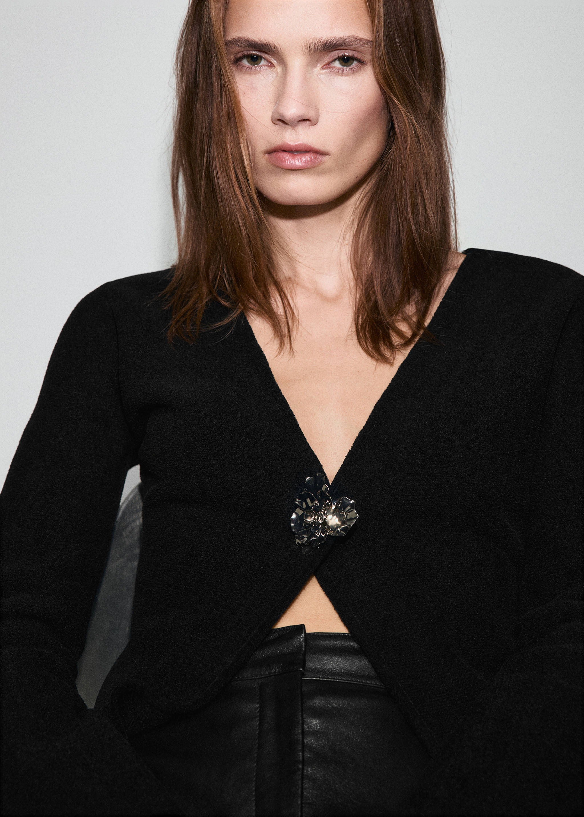 Gebreide jasje met juweelknopen - Detail van het artikel 1