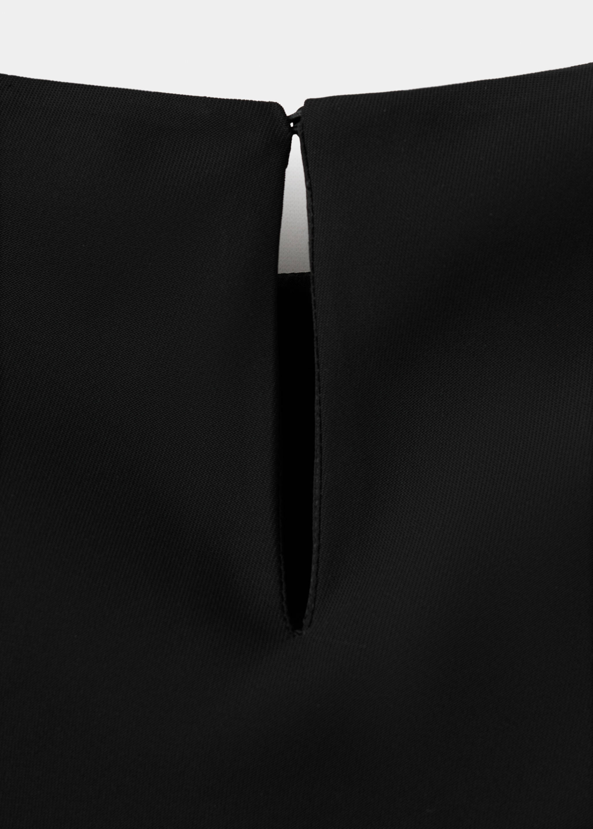 Dress with asymmetrical sleeves - Details of the article 8