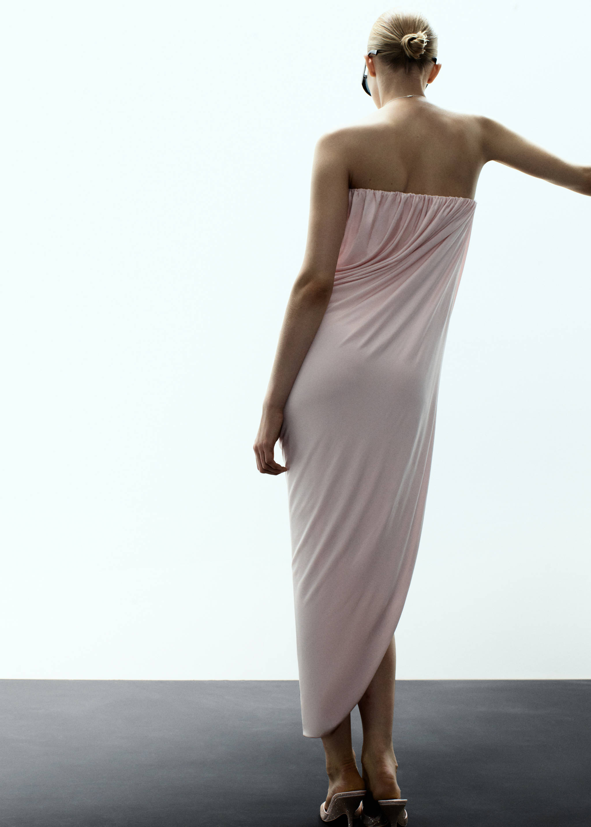 Robe asymétrique drapée bustier - Verso de l’article