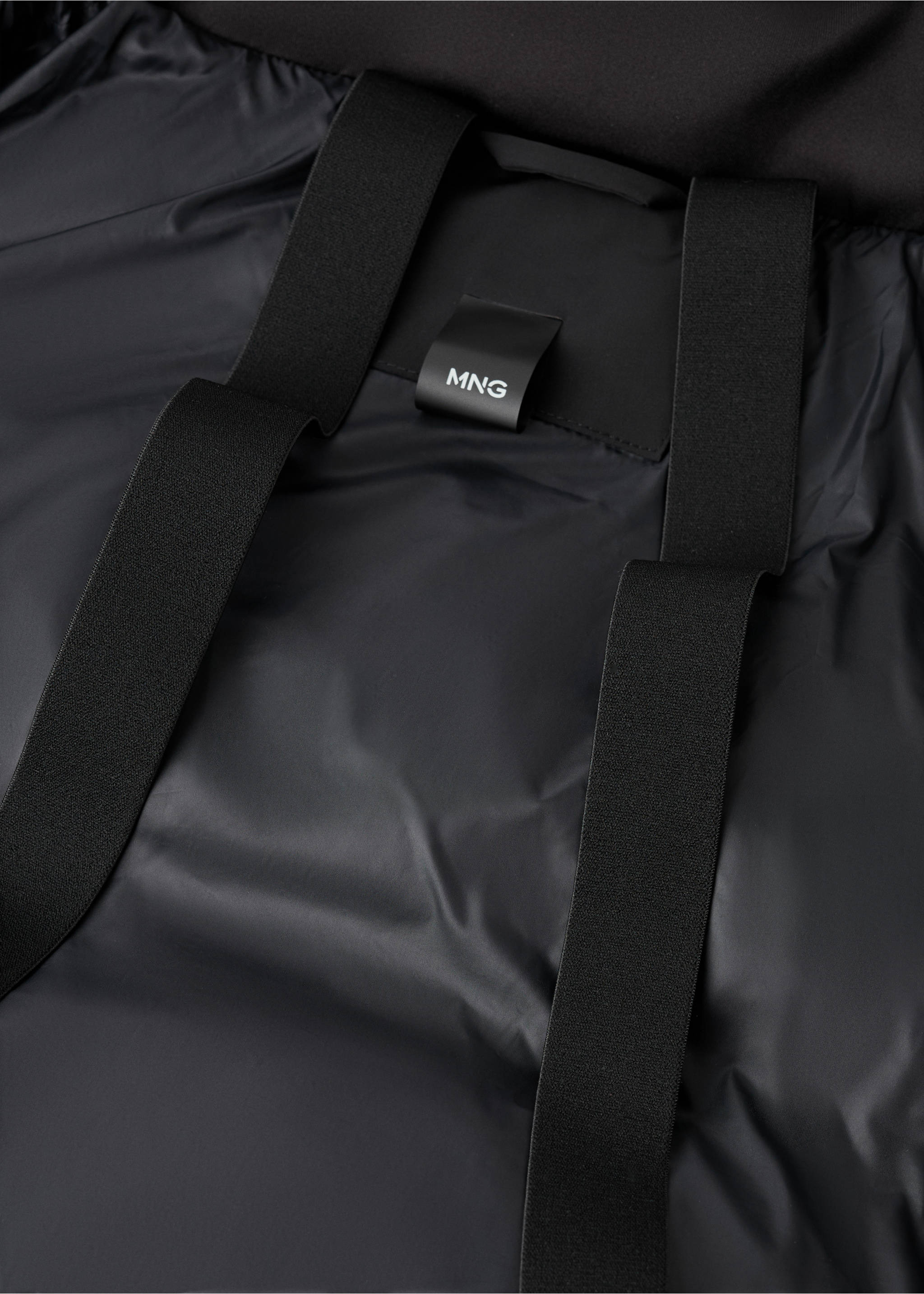 Anorak largo tejido waterproof relleno Thermolite® - Detalle del artículo 8, Negro. Ref: 17099204-00.