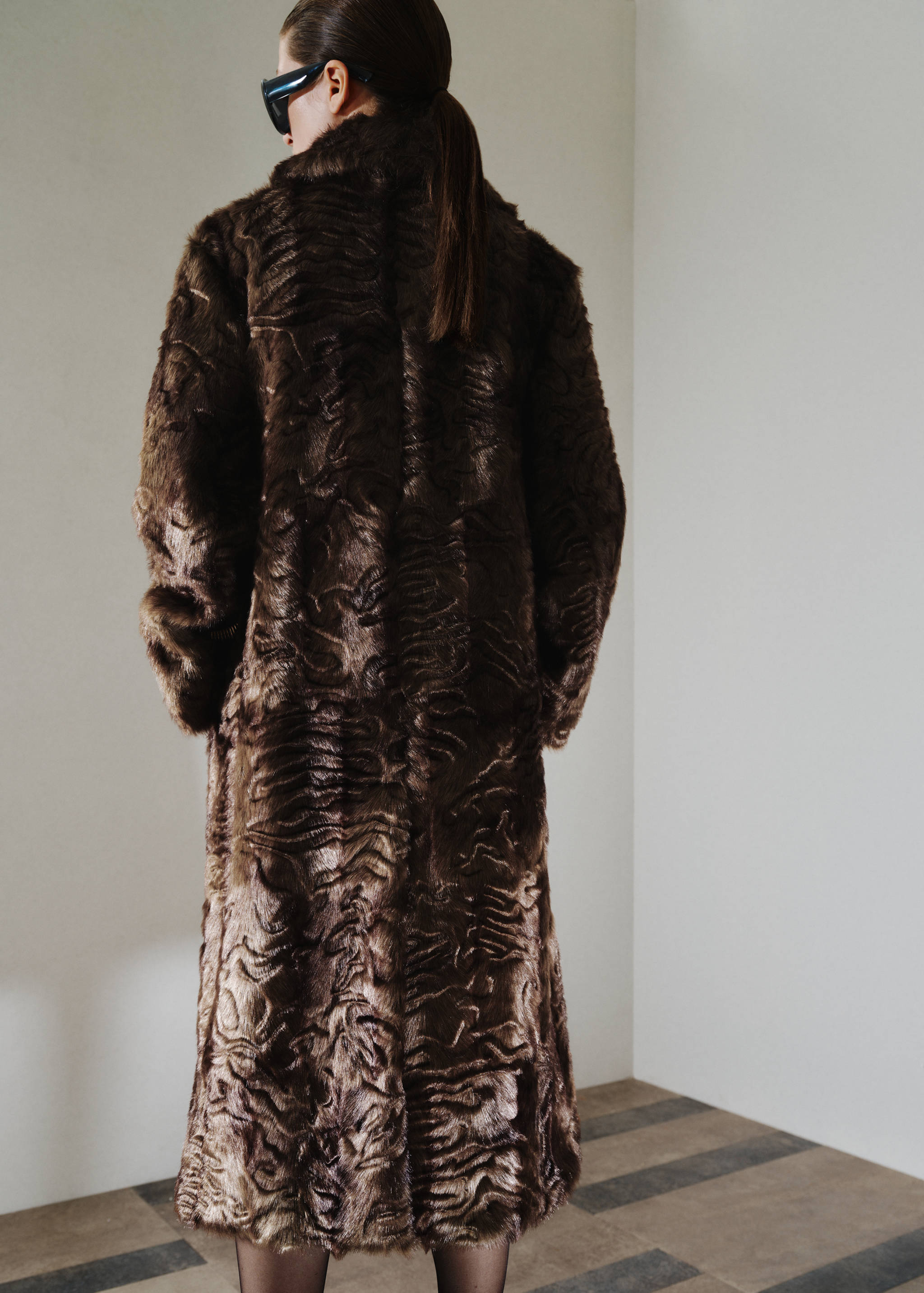 Textured faux-fur coat - Reverse of the article
