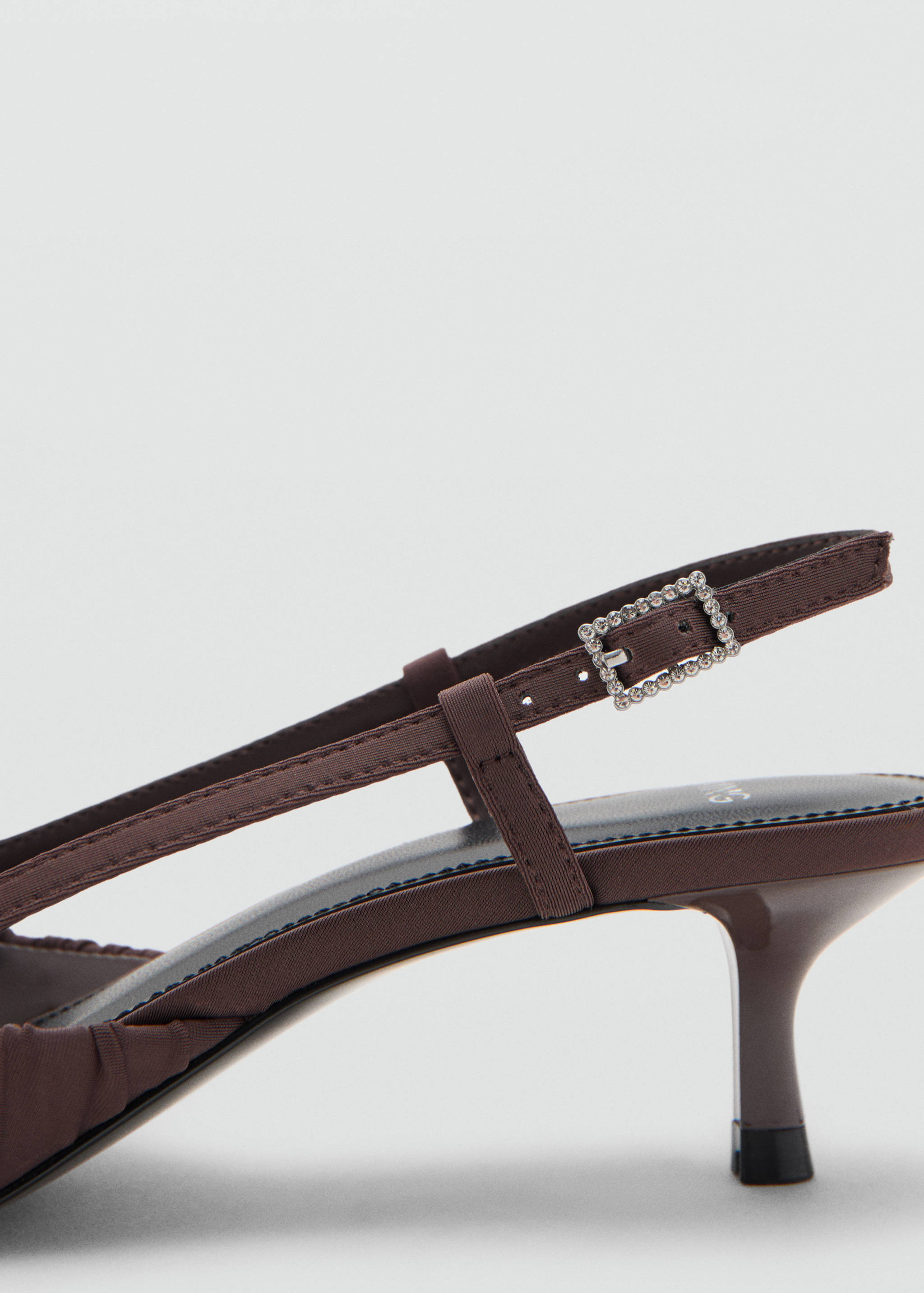 Pantofi cu toc kitten și fronseuri - Detaliu al articolului 1