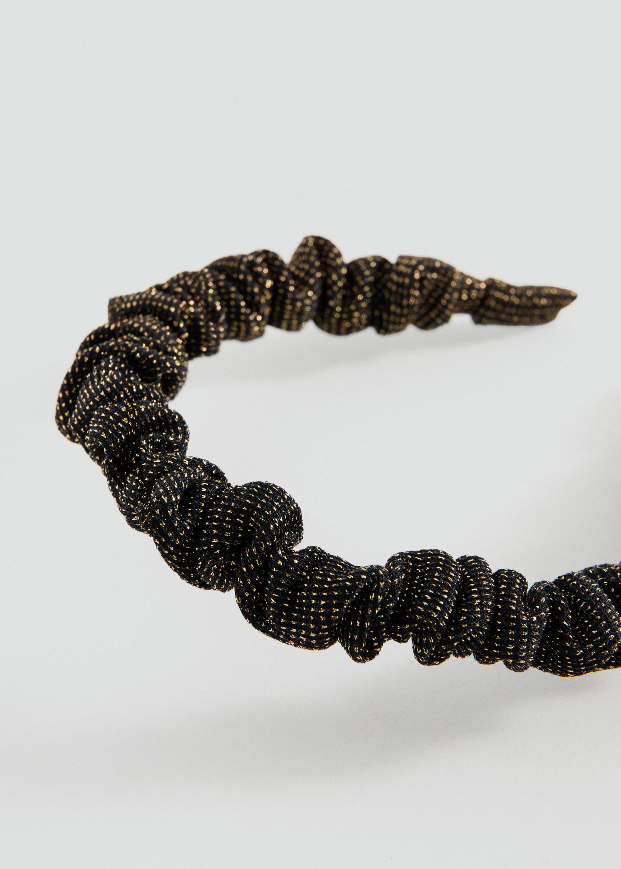 Serre-tête brillant - Plan moyen