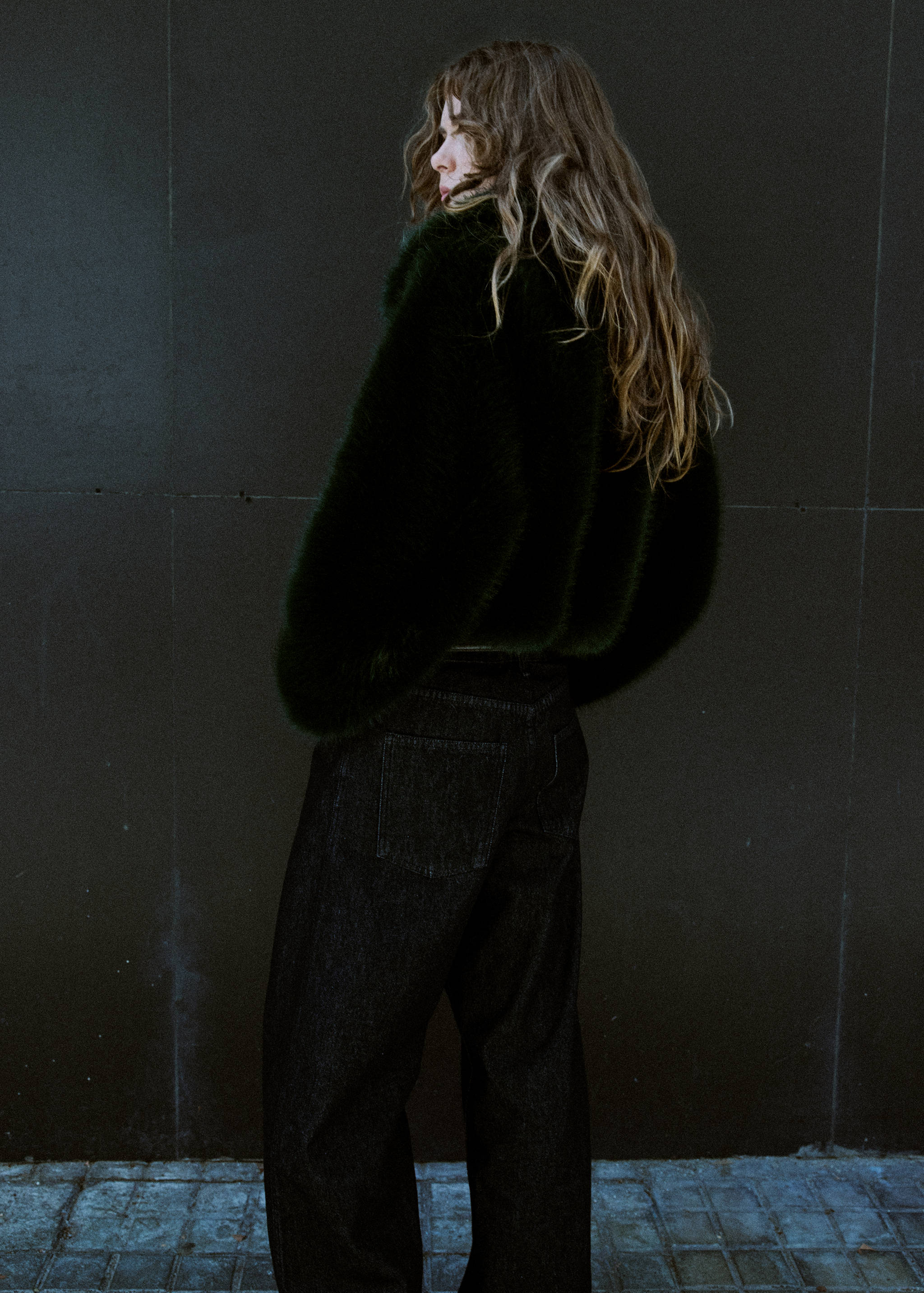 Chaqueta crop efecto pelo - Reverso del artículo