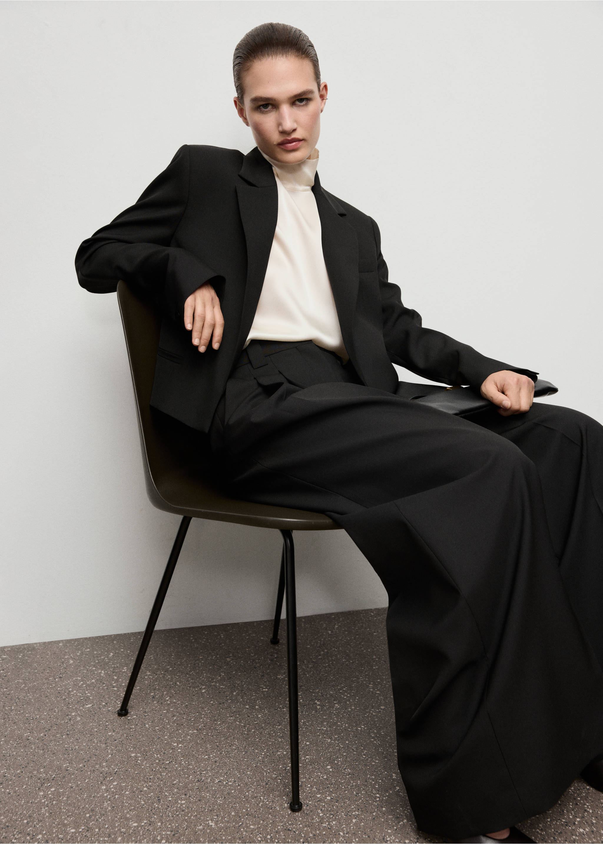 Crop suit blazer - Details of the article 2, Black. Ref: 17099212-00.