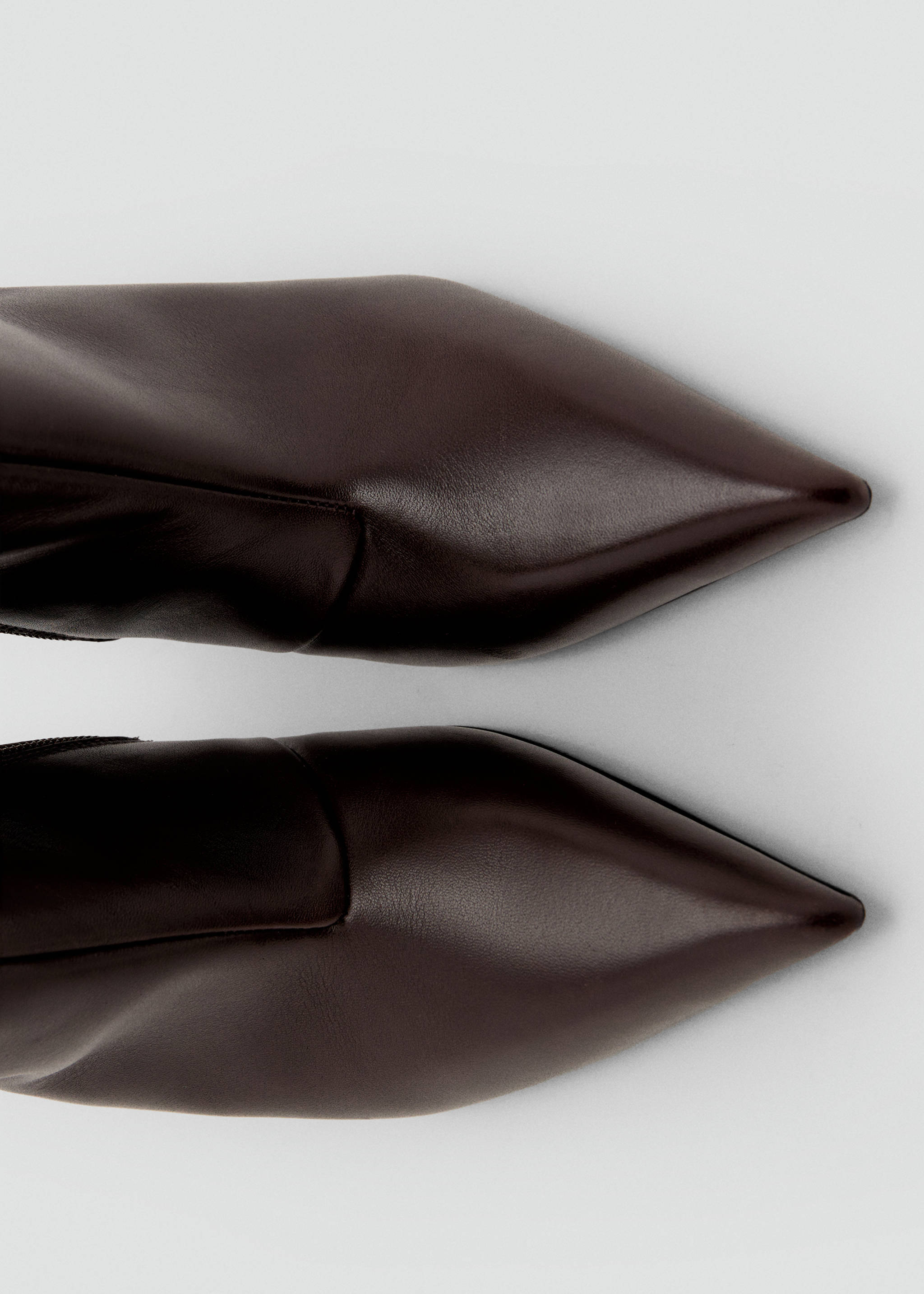 Bota pele cano alto - Pormenor do artigo 2