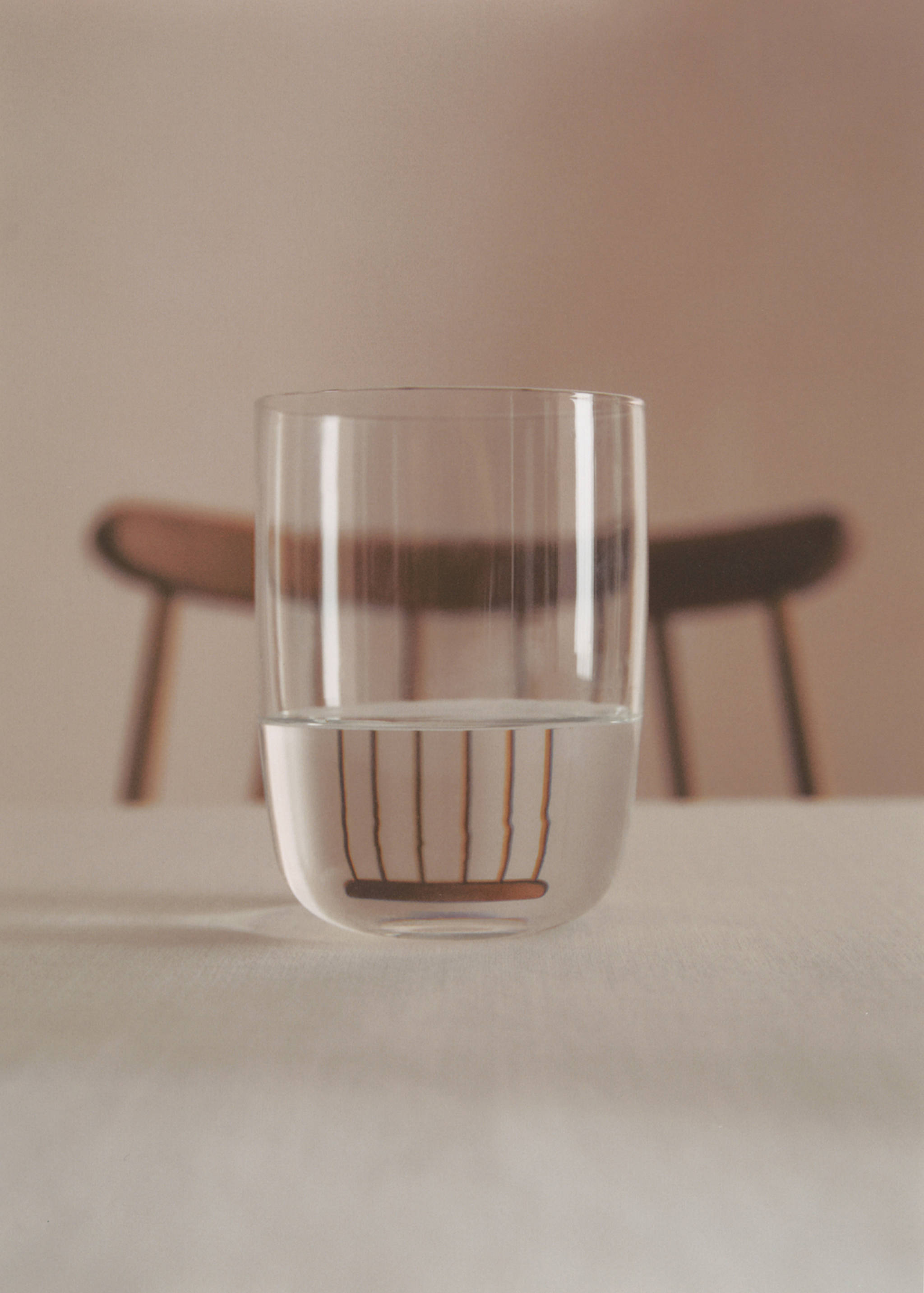 Medium borosilicate glass tumbler with plain design - Details of the article 6, Ice Grey. Ref: 17110633-00.