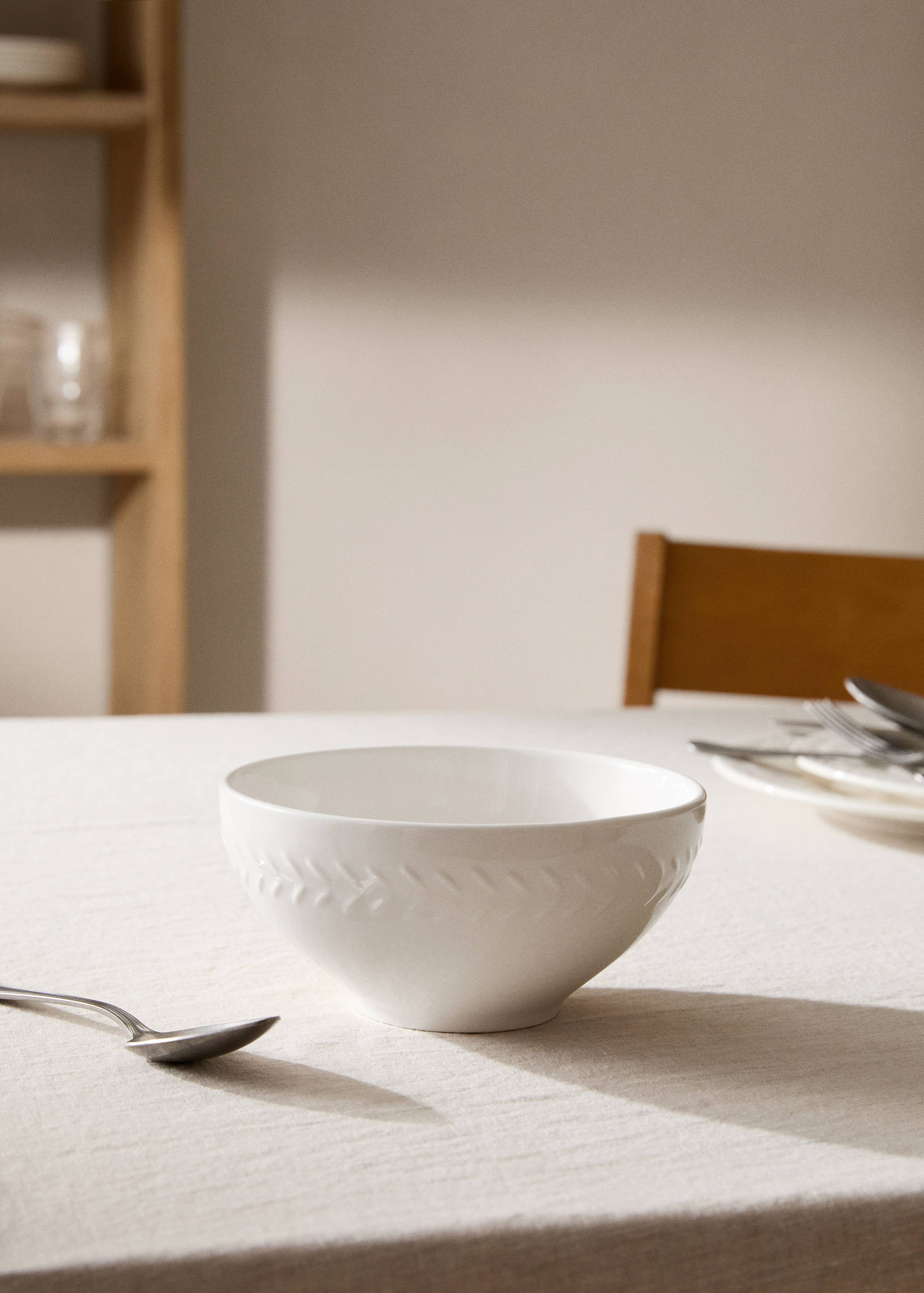 Schale aus Steingut mit ährenförmigem Relief - Allgemeine Ansicht