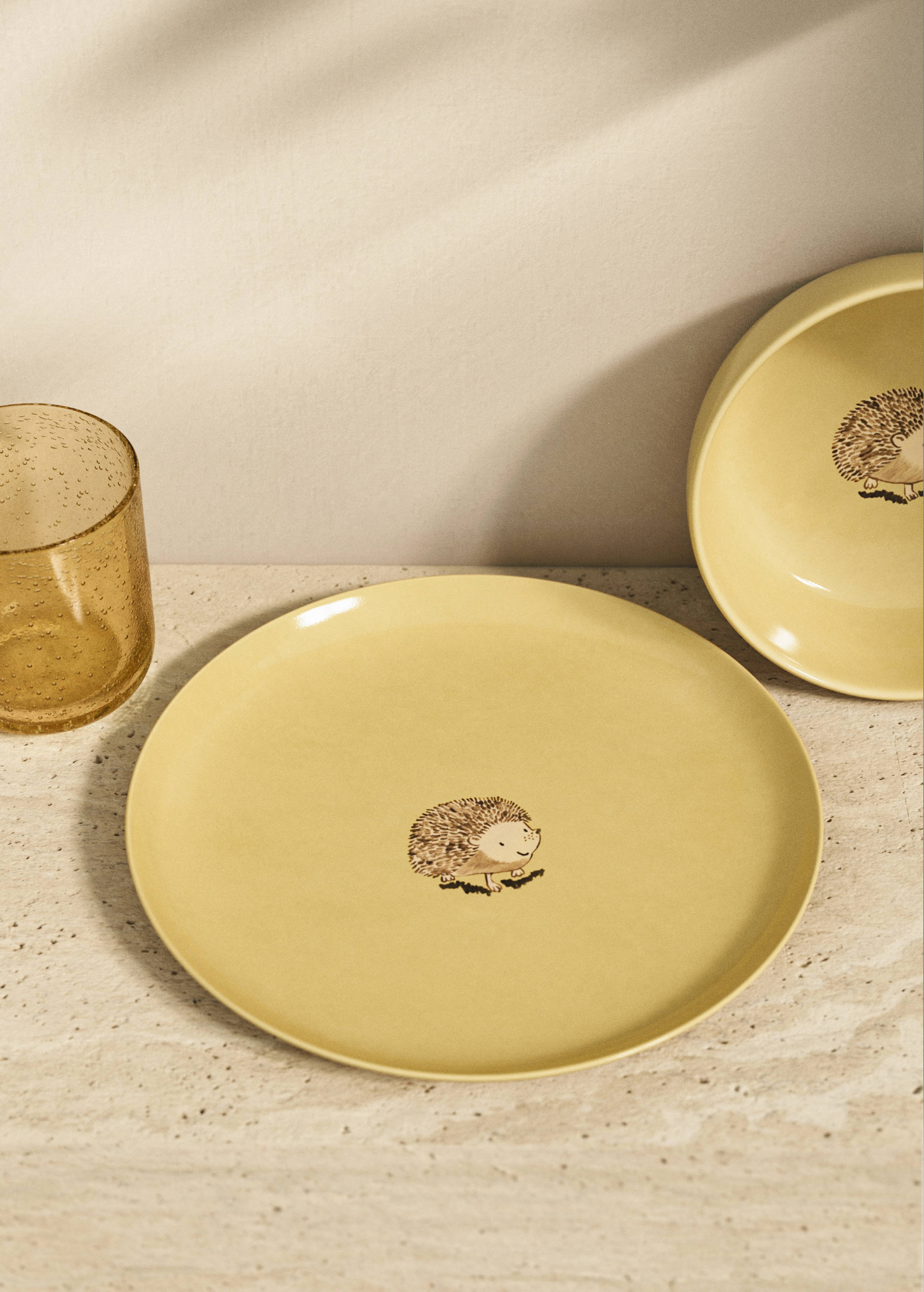 Farfurie pentru desert simplă din ceramică - Plan general