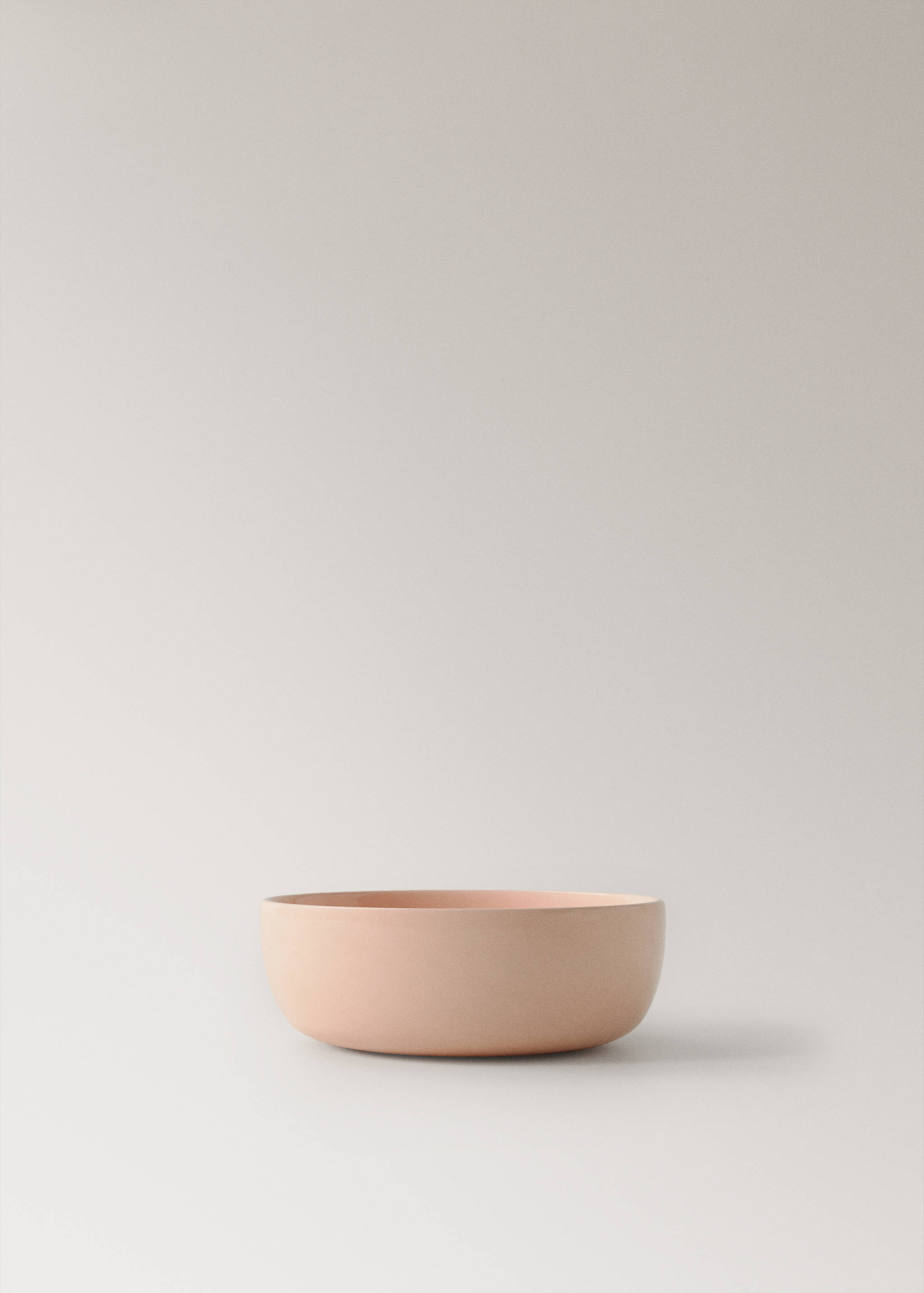 Middelgrote kom van effen steengoed - Artikel zonder model