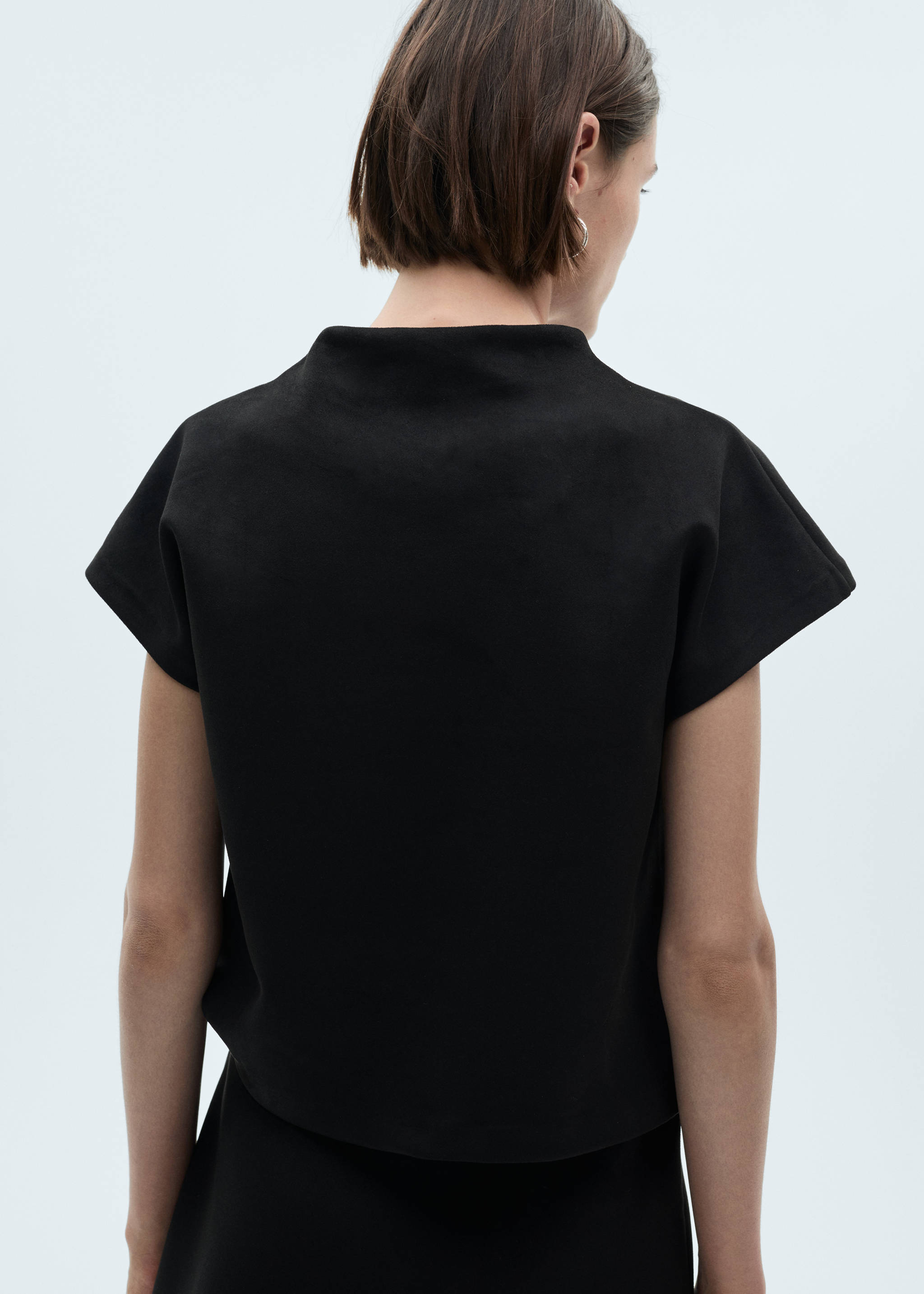 Faux-leather t-shirt - Reverse of the article