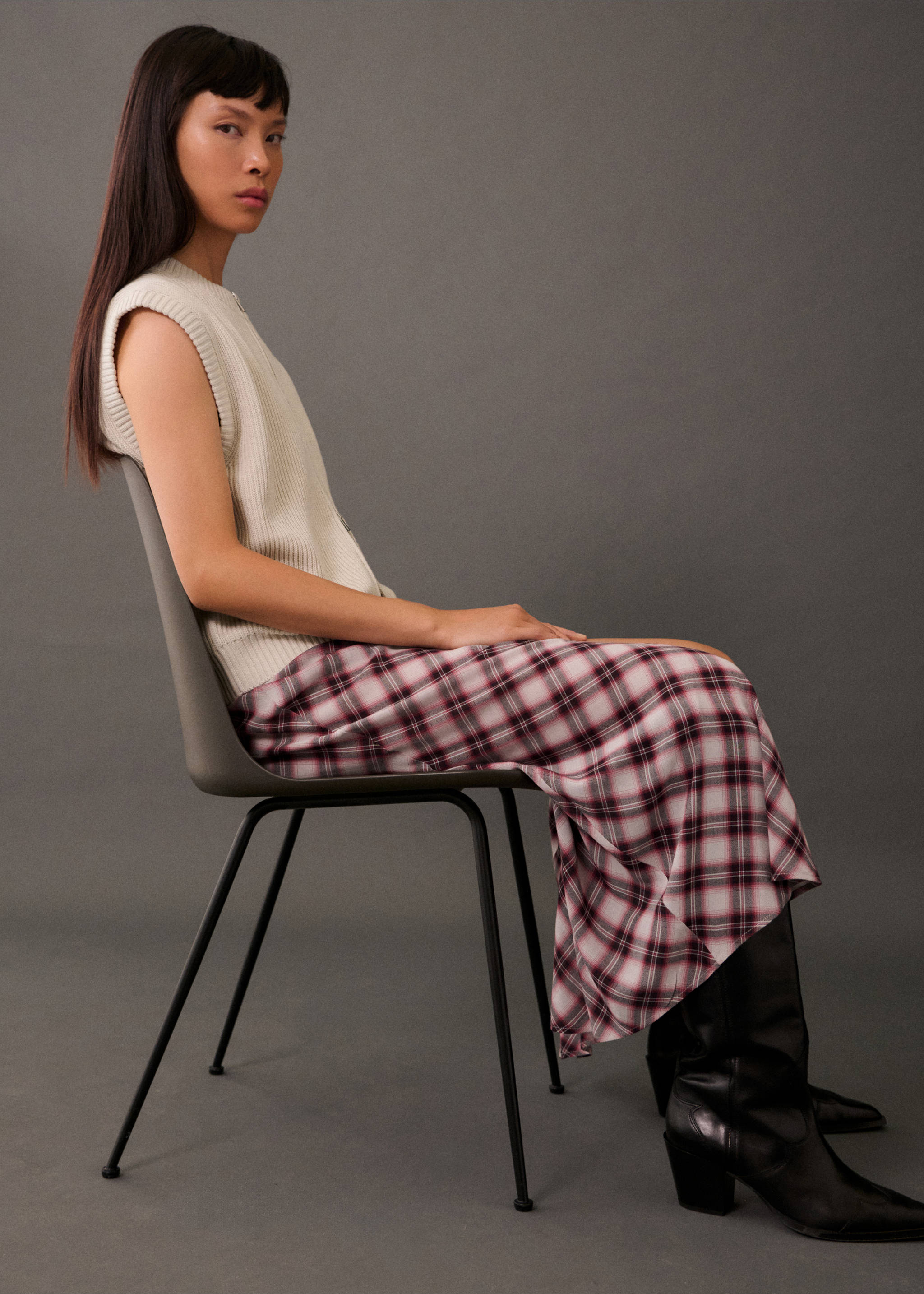 Knitted gilet with zip - Medium plane, Ice Grey. Ref: 17185640-00.