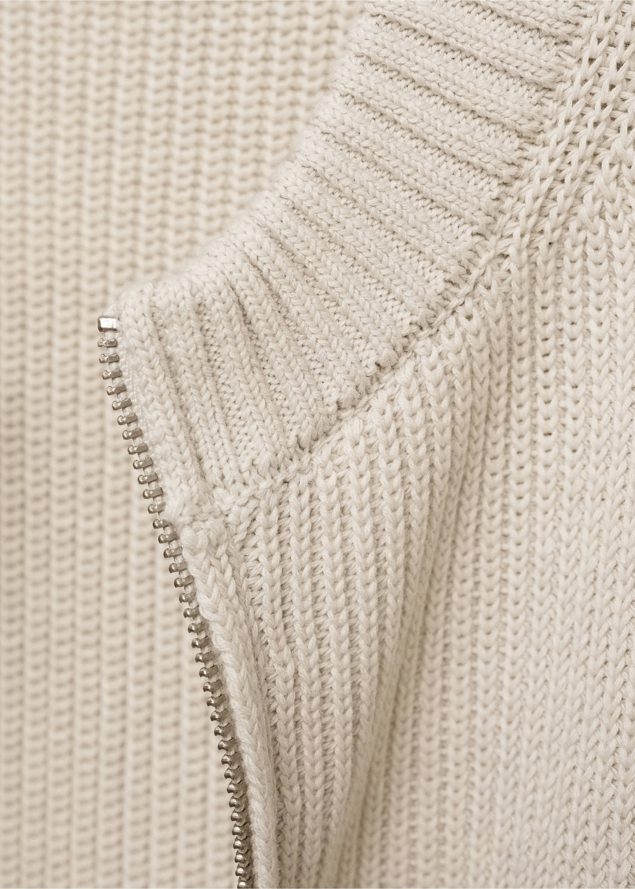 Knitted gilet with zip - Details of the article 0, Ice Grey. Ref: 17185640-00.