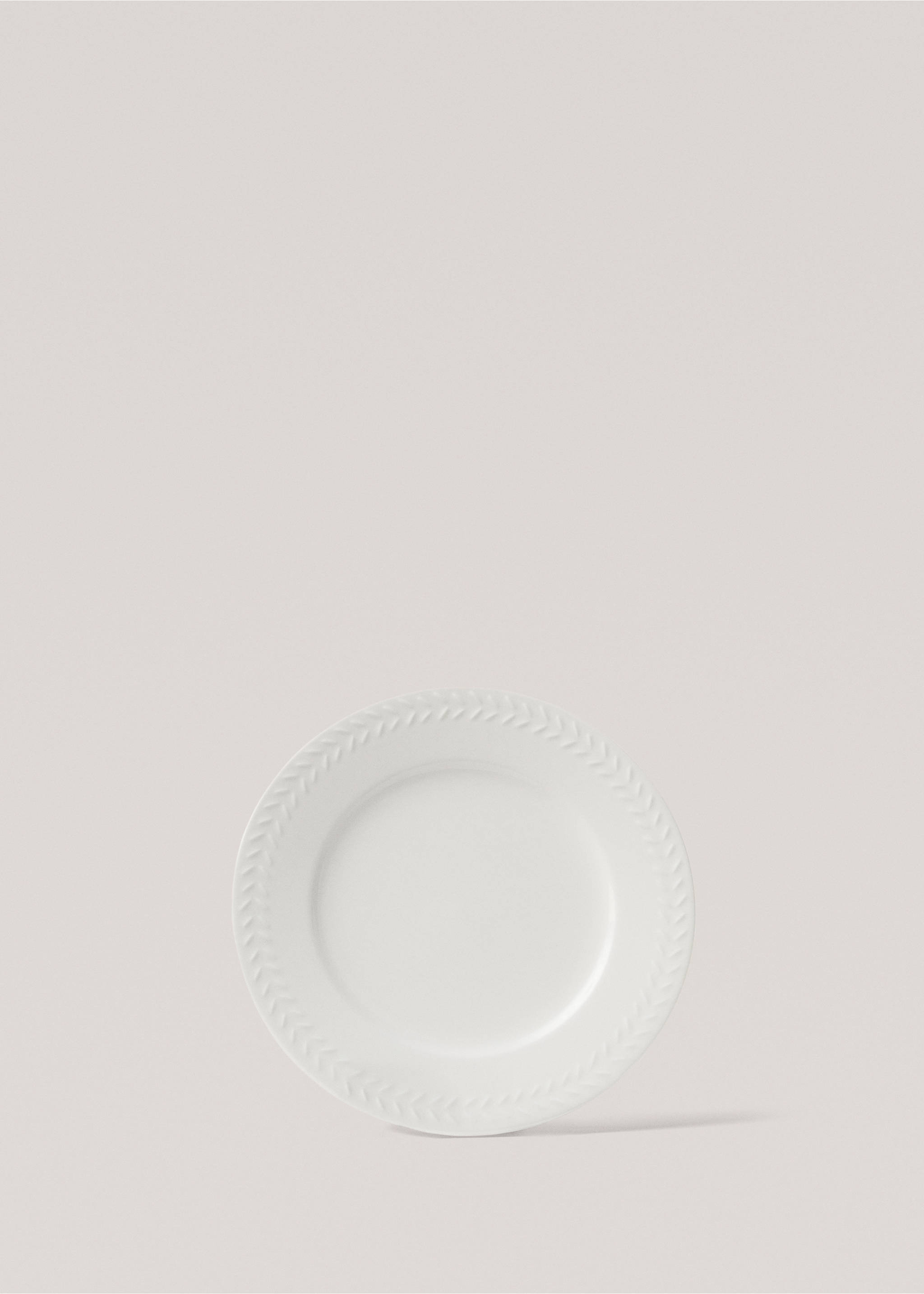 Assiette plate grès relief chevrons - Article sans modèle, Blanc. Ref: 17190604-00.