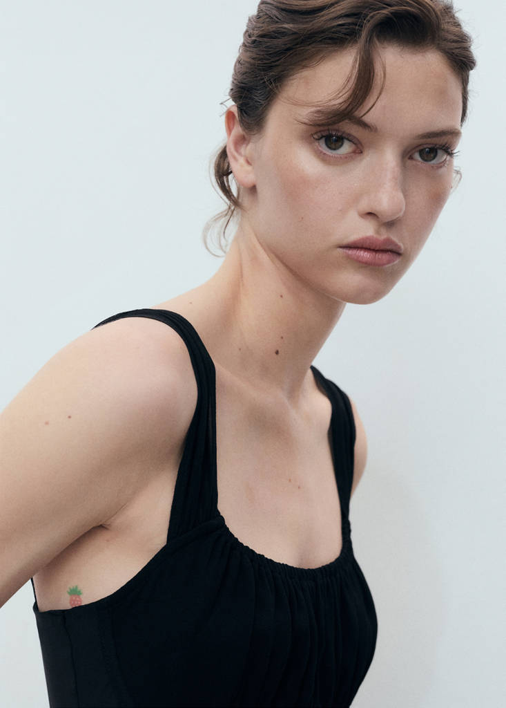 Gathered neckline dress — Black