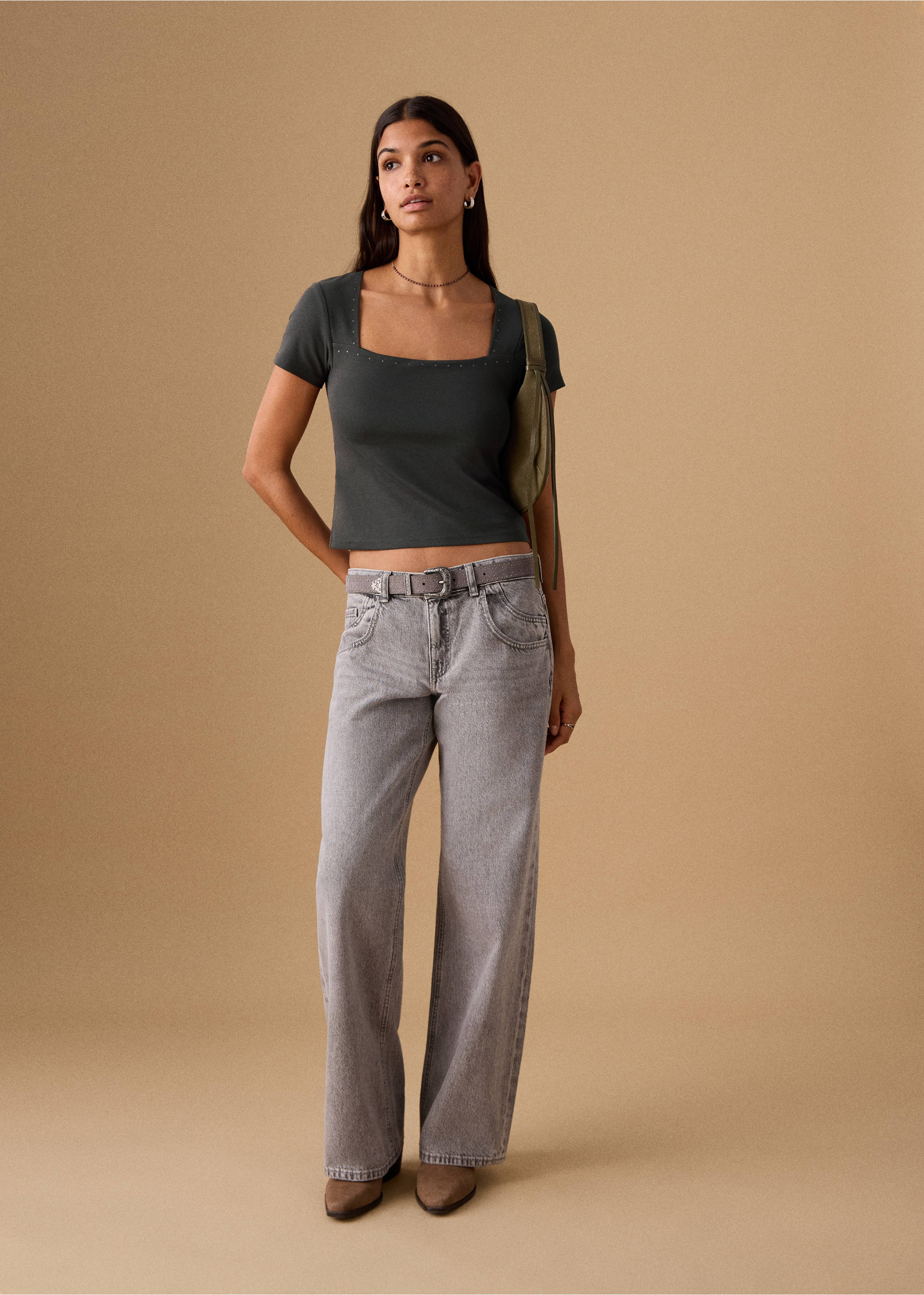 Укороченный топ с заклепками - Общий план, Угольно-серый. Ref: 27001331-00.