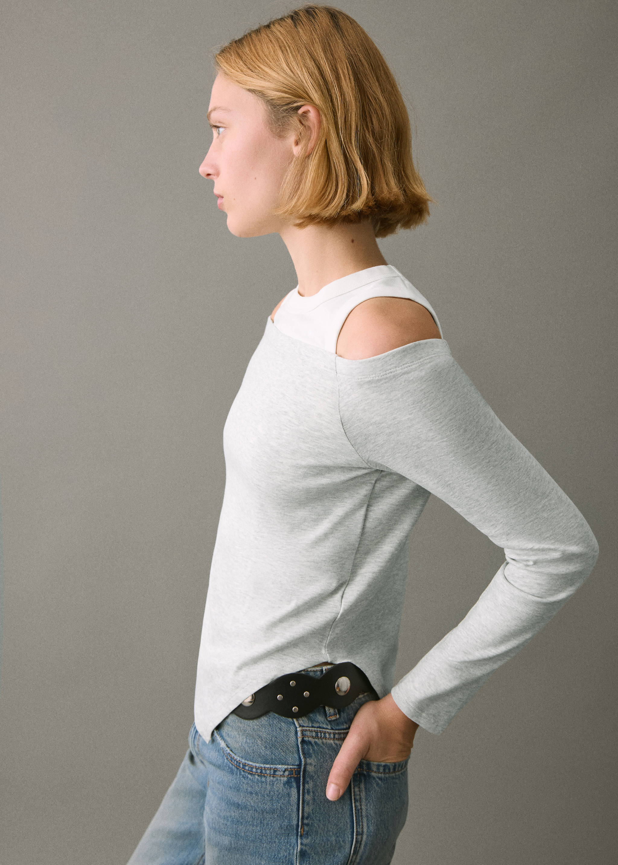 Асимметричная двухслойная футболка - Средний план