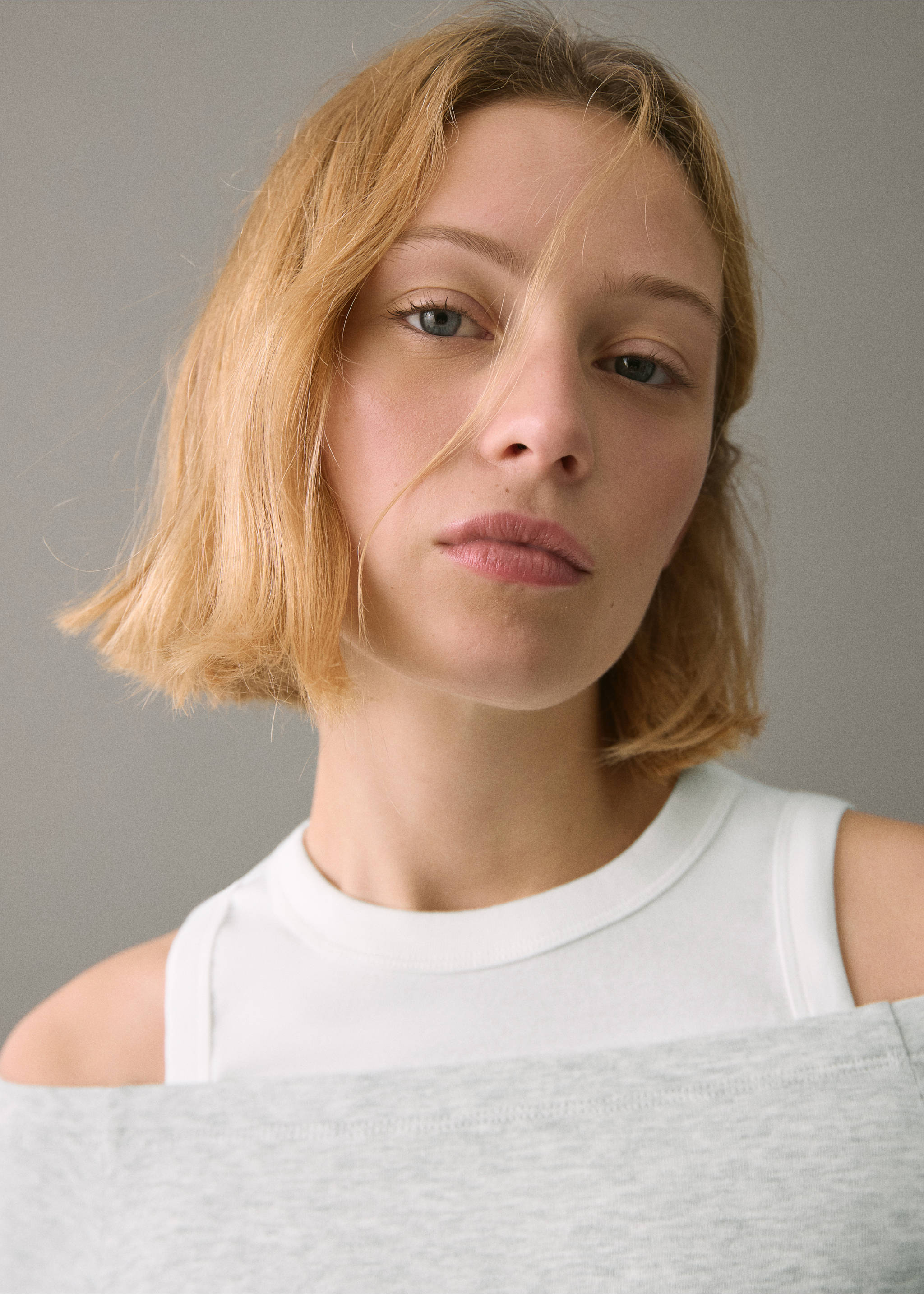 Асимметричная двухслойная футболка - Деталь изделия 1, Меланжевый средний серый . Ref: 27001333-00.