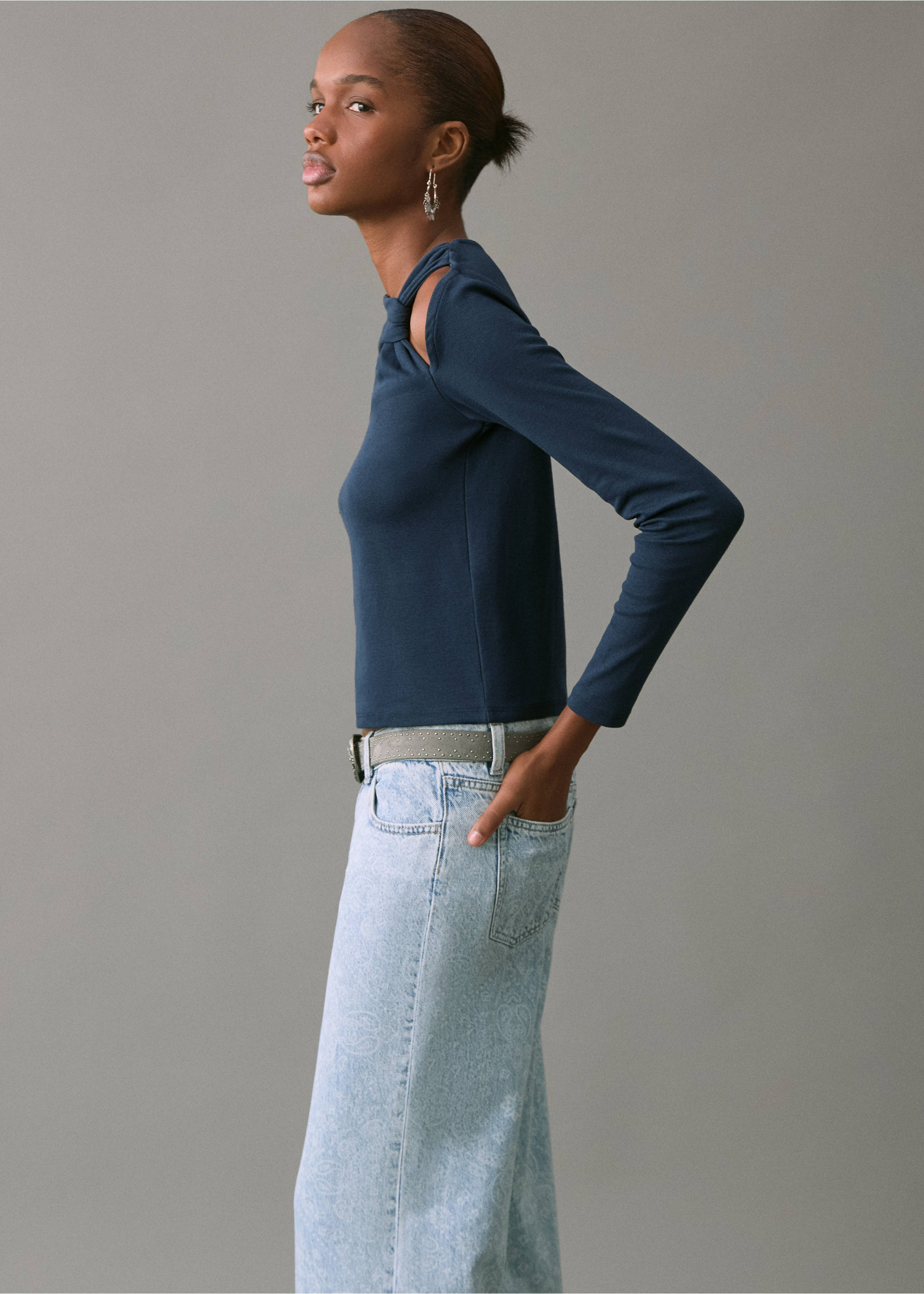 Футболка с бантиком - Средний план, Глубокий темно-синий. Ref: 27001334-00.