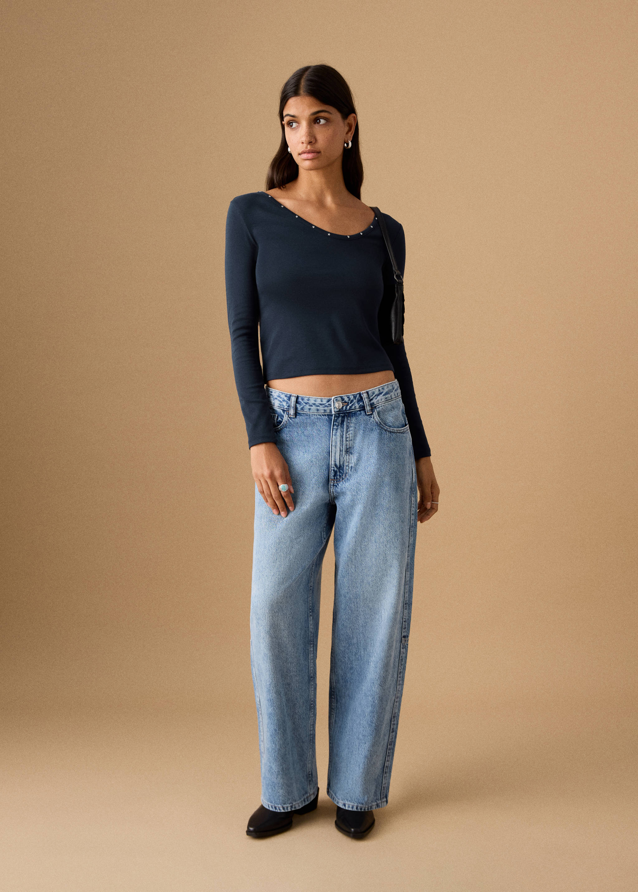 Футболка с декоративными заклепками «Звезда» - Общий план