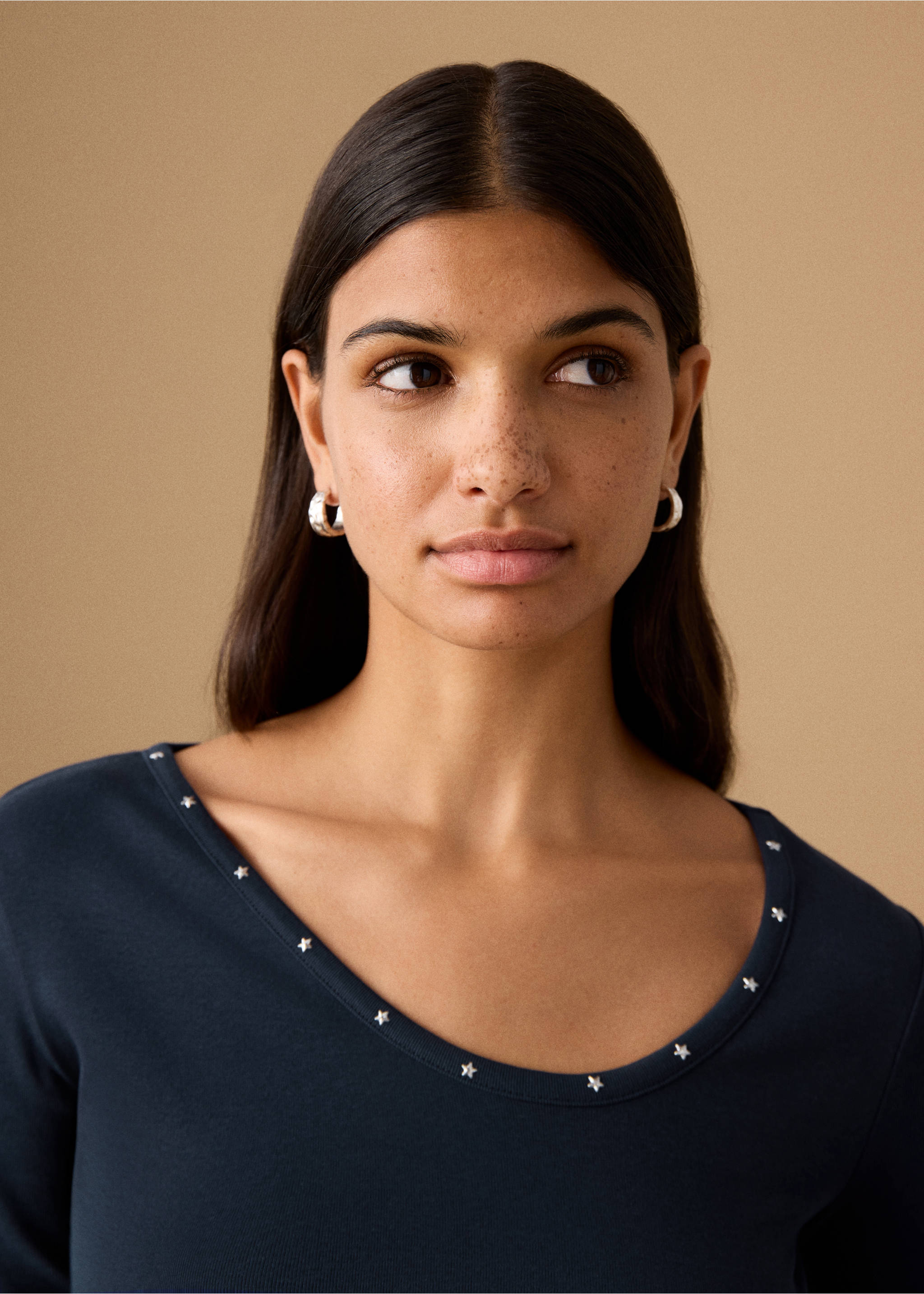 Футболка с декоративными заклепками «Звезда» - Деталь изделия 1, Глубокий темно-синий. Ref: 27001336-00.