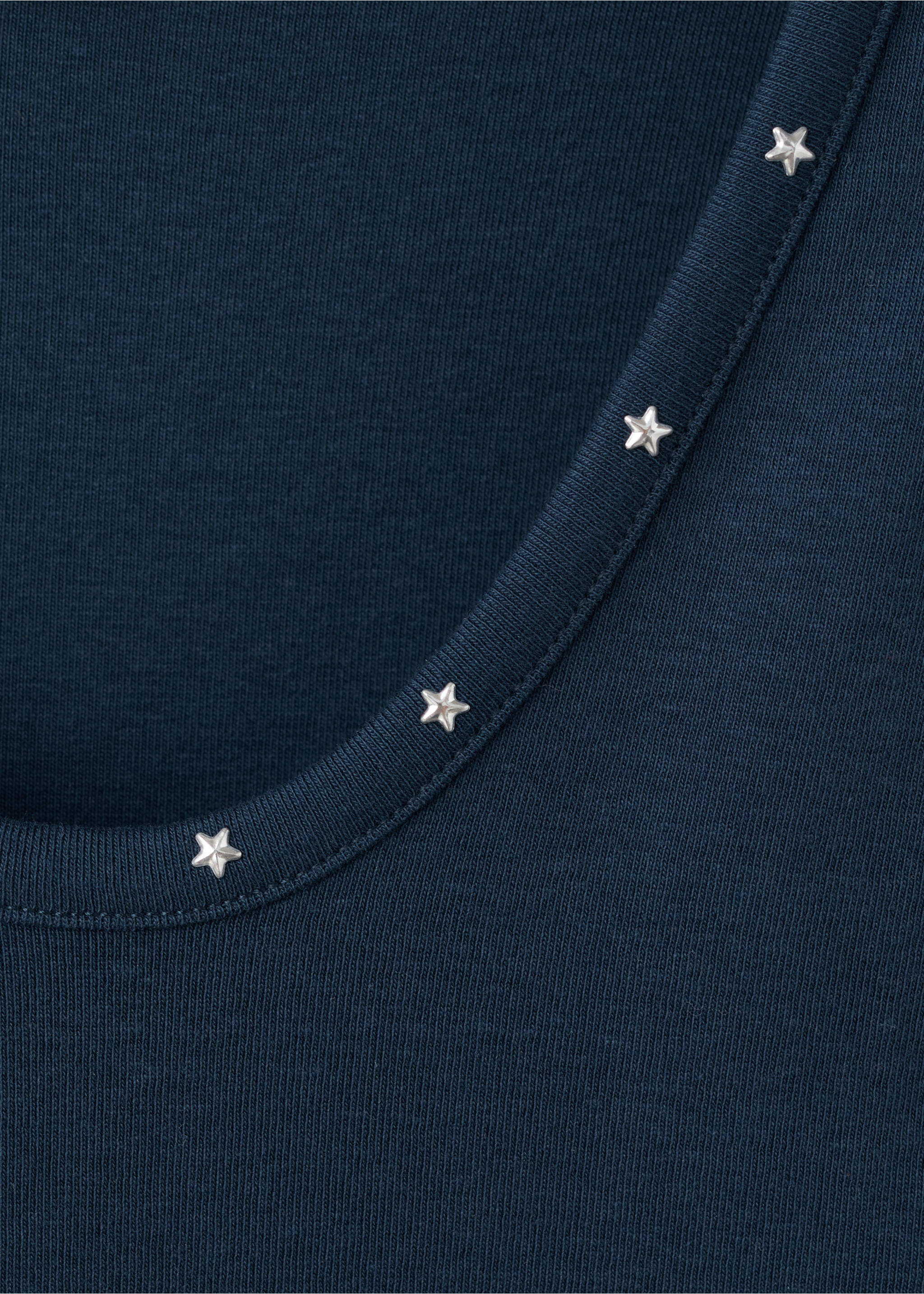 Футболка с декоративными заклепками «Звезда» - Деталь изделия 8, Глубокий темно-синий. Ref: 27001336-00.