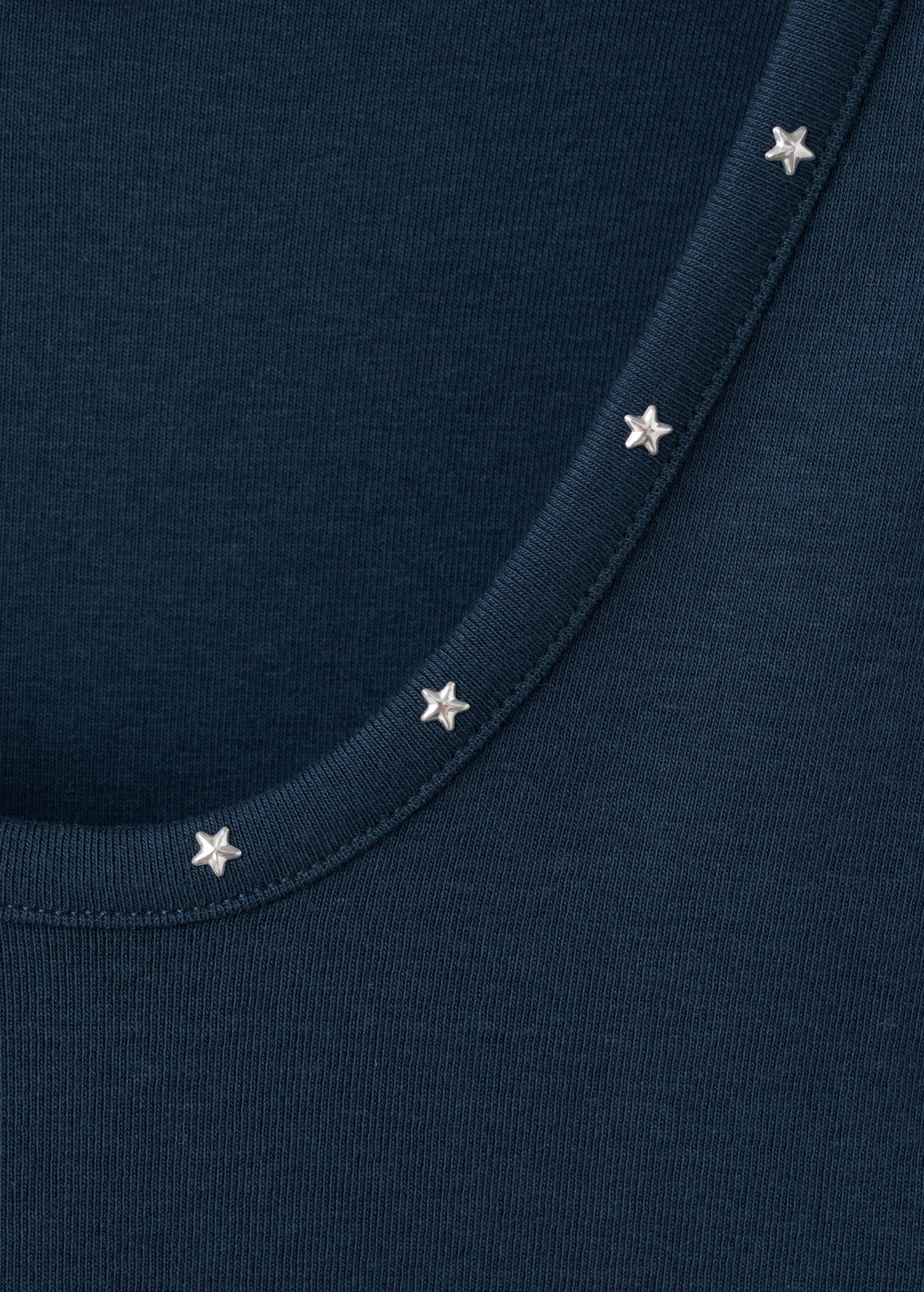 Футболка с декоративными заклепками «Звезда» - Деталь изделия 8