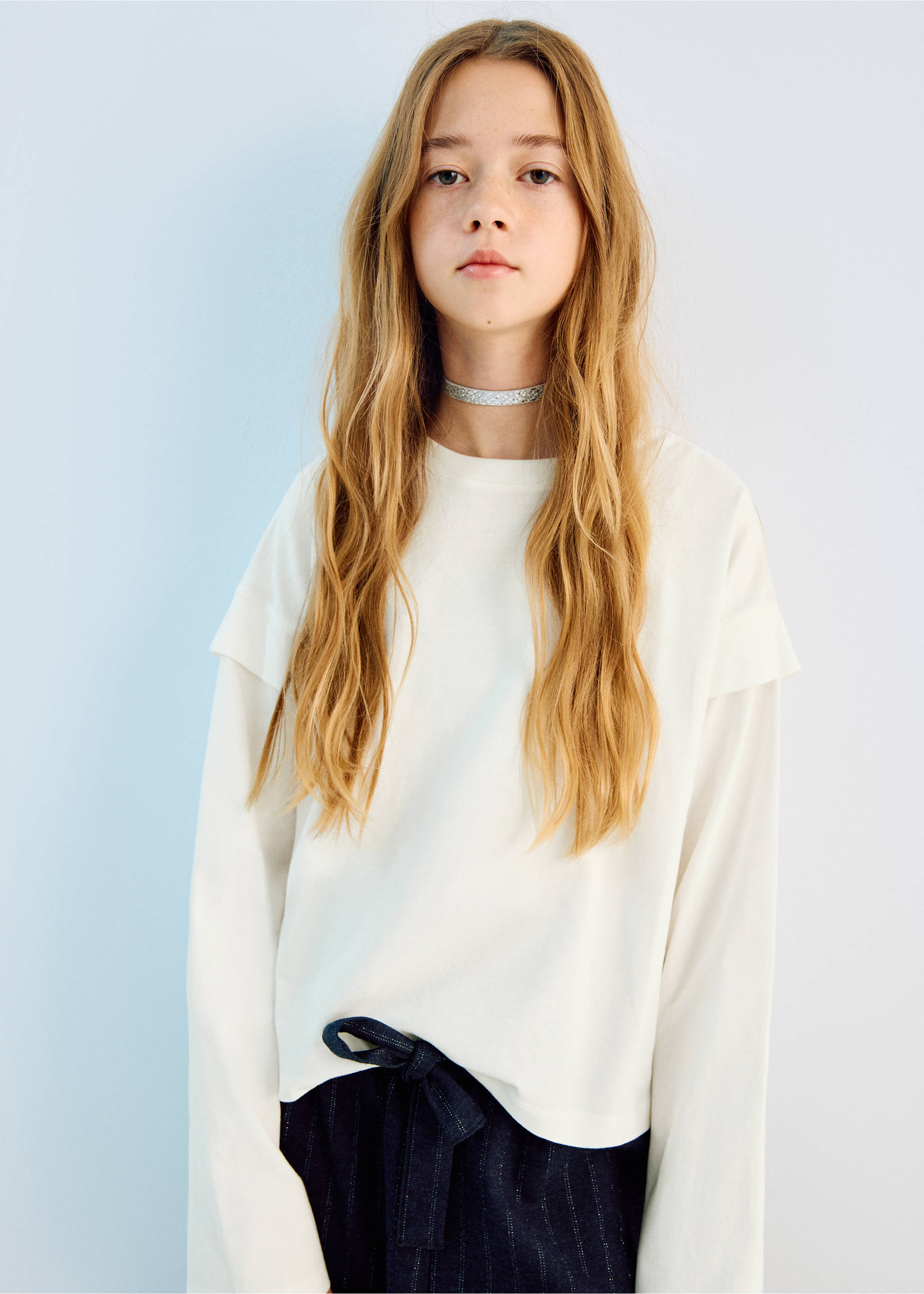 T-shirt détail manches - Plan moyen, Blanc cassé. Ref: 27001339-00.