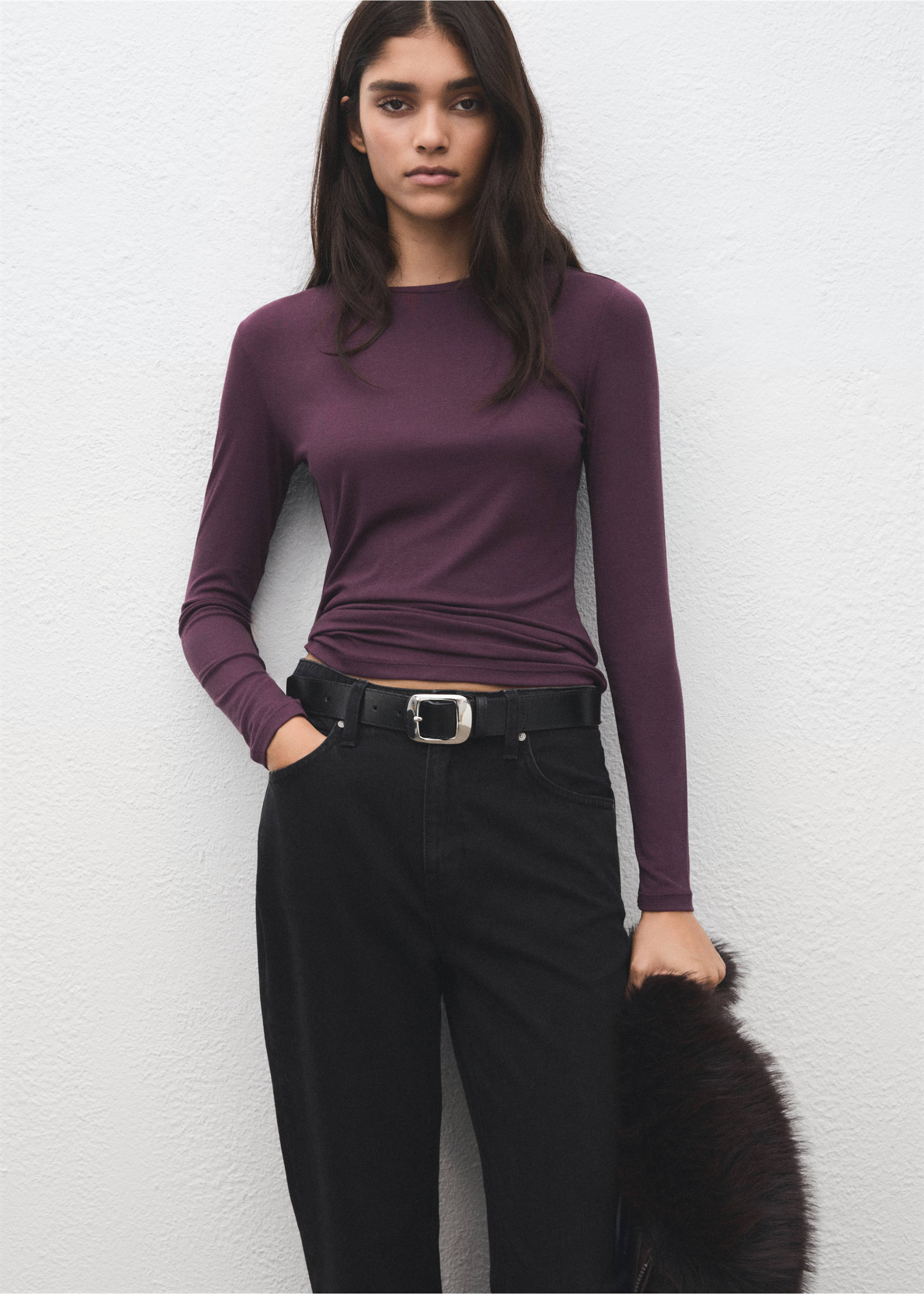 T-shirt manches longues col rond - Plan moyen, Bordeaux. Ref: 27001344-00.