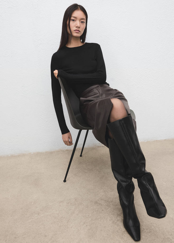 Round-neck long-sleeved t-shirt — Black