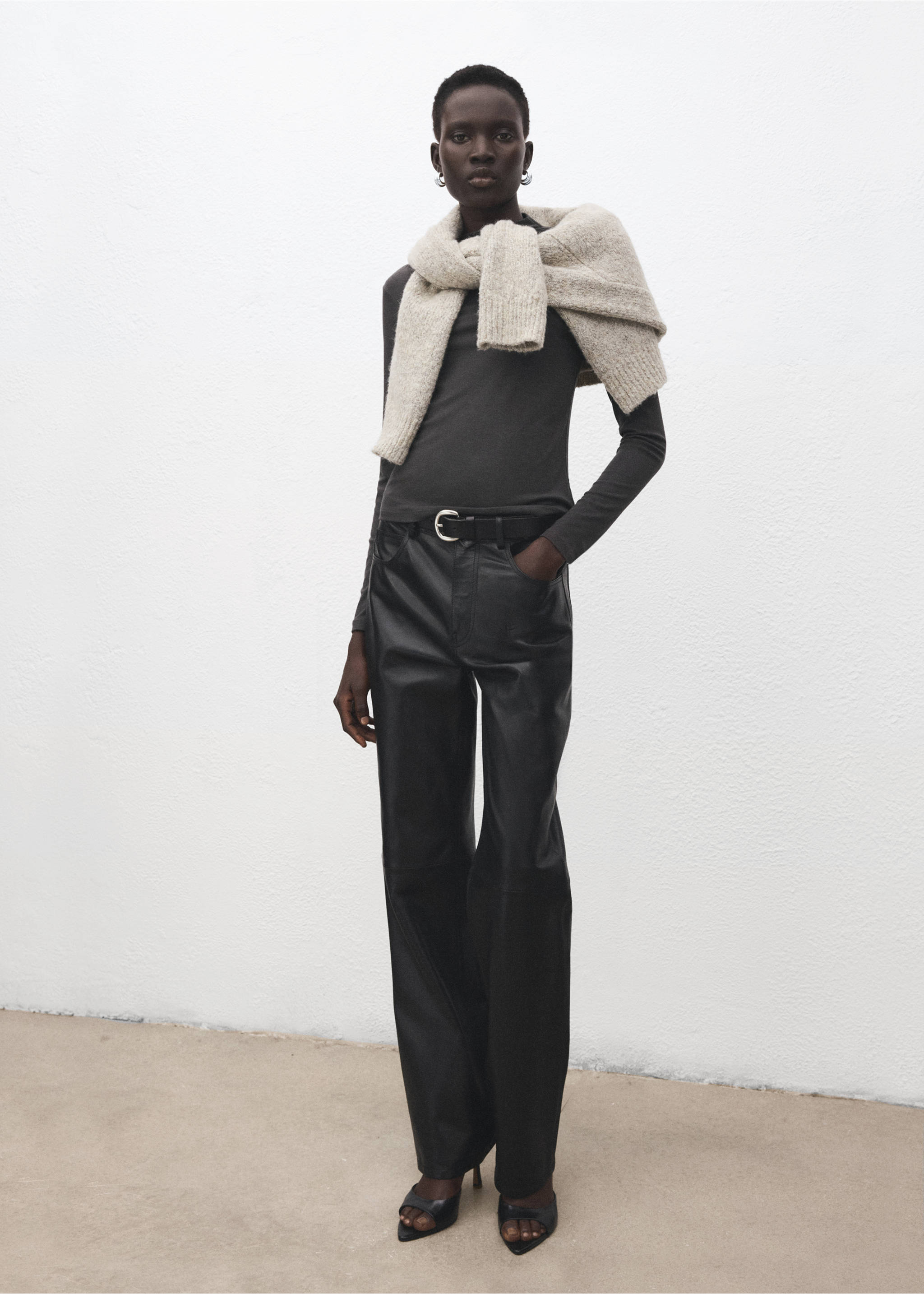 Camiseta cuello alto - Plano general, Gris. Ref: 27001347-00.