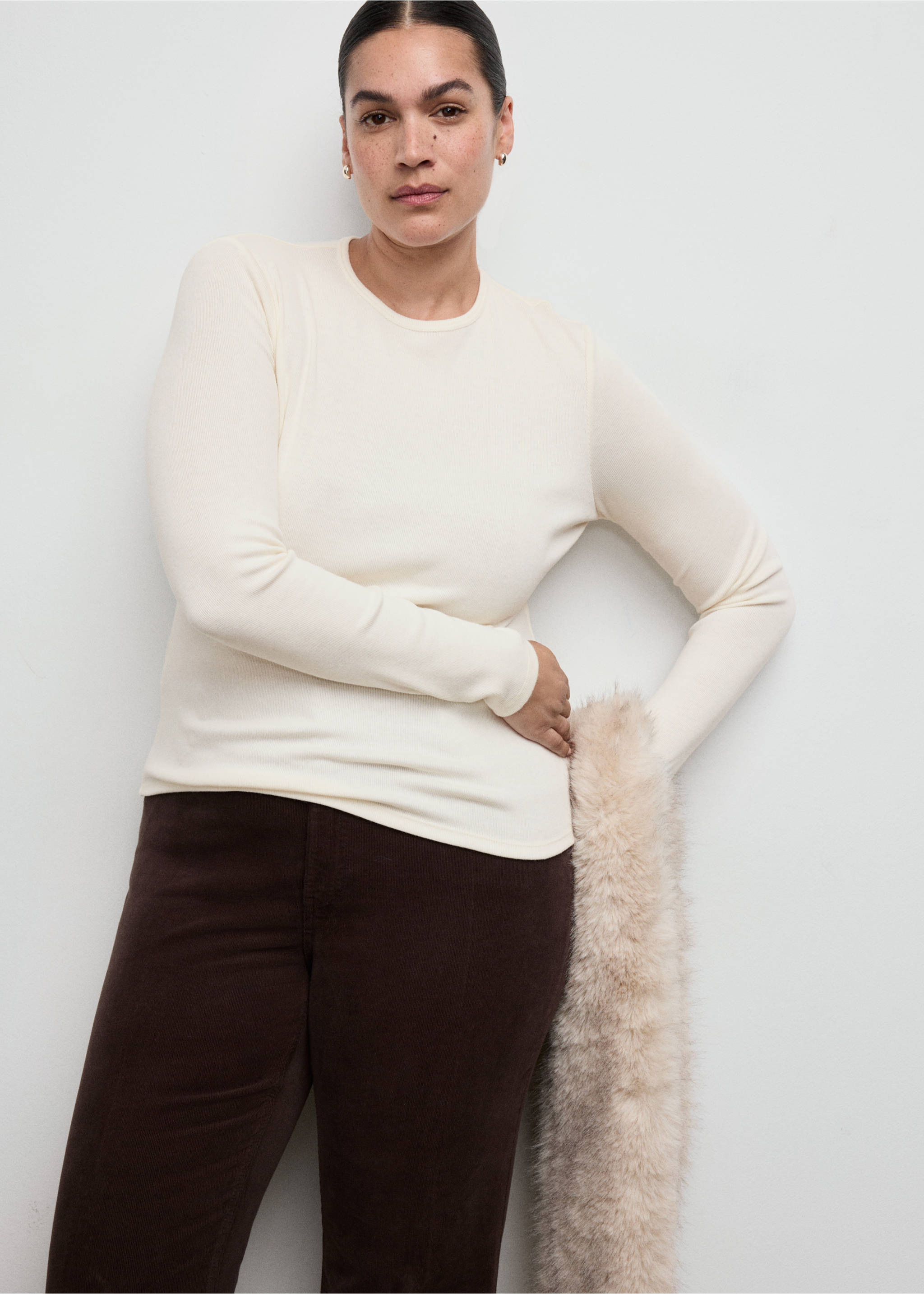 Ribbed long-sleeved t-shirt - Details of the article 5, Off White. Ref: 27001355-00.