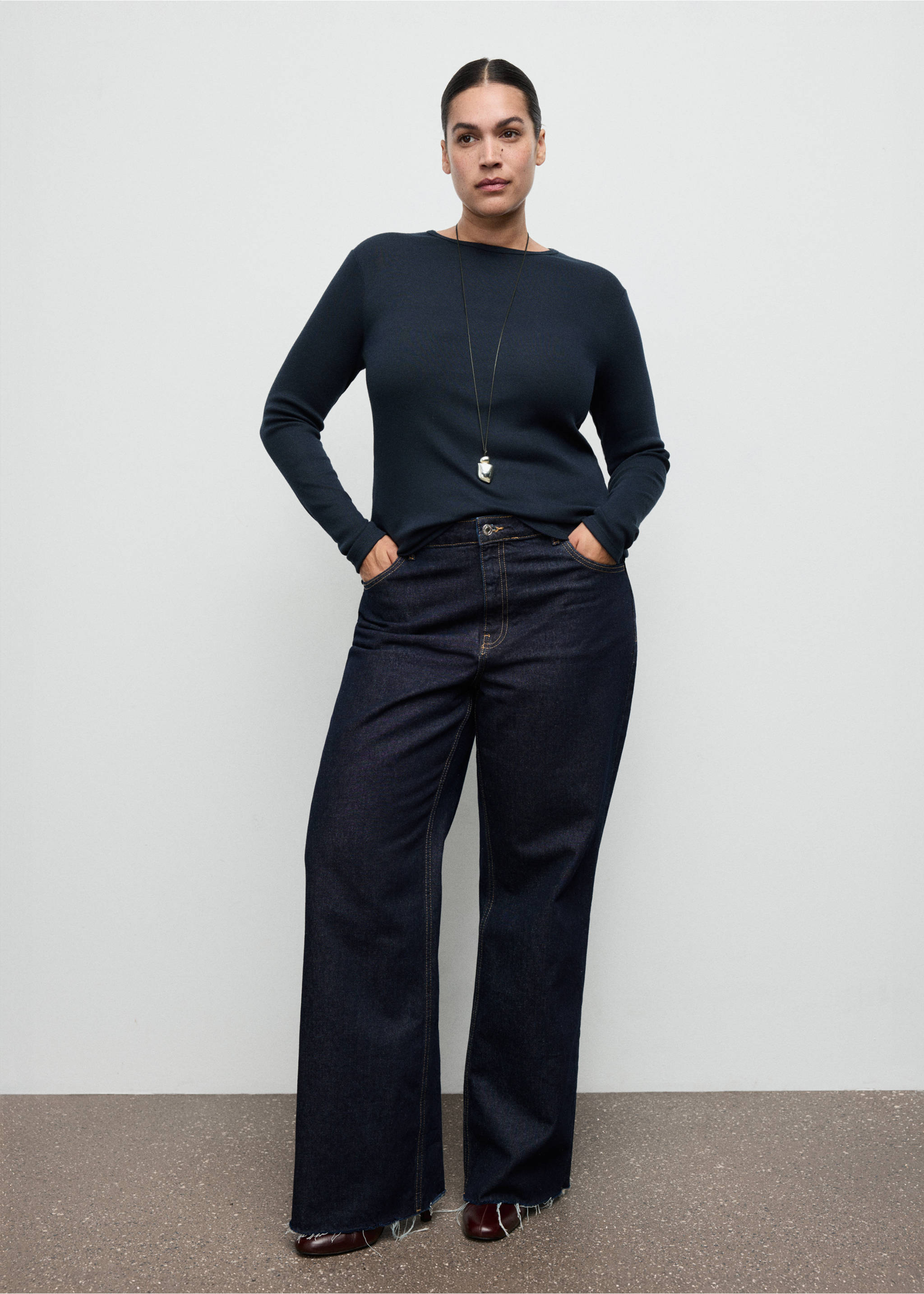 Ribbed long-sleeved t-shirt - Details of the article 3, Night Blue. Ref: 27001355-00.