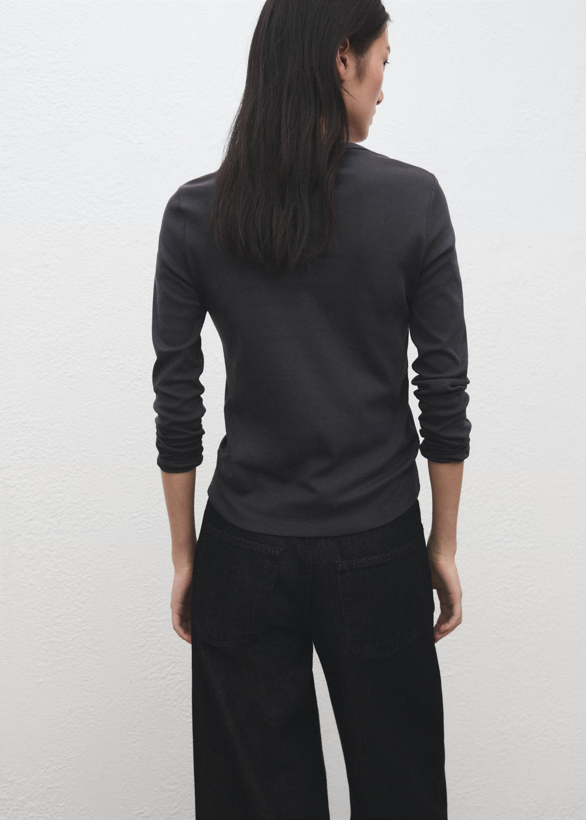 Long sleeve cotton t-shirt - Reverse of the article
