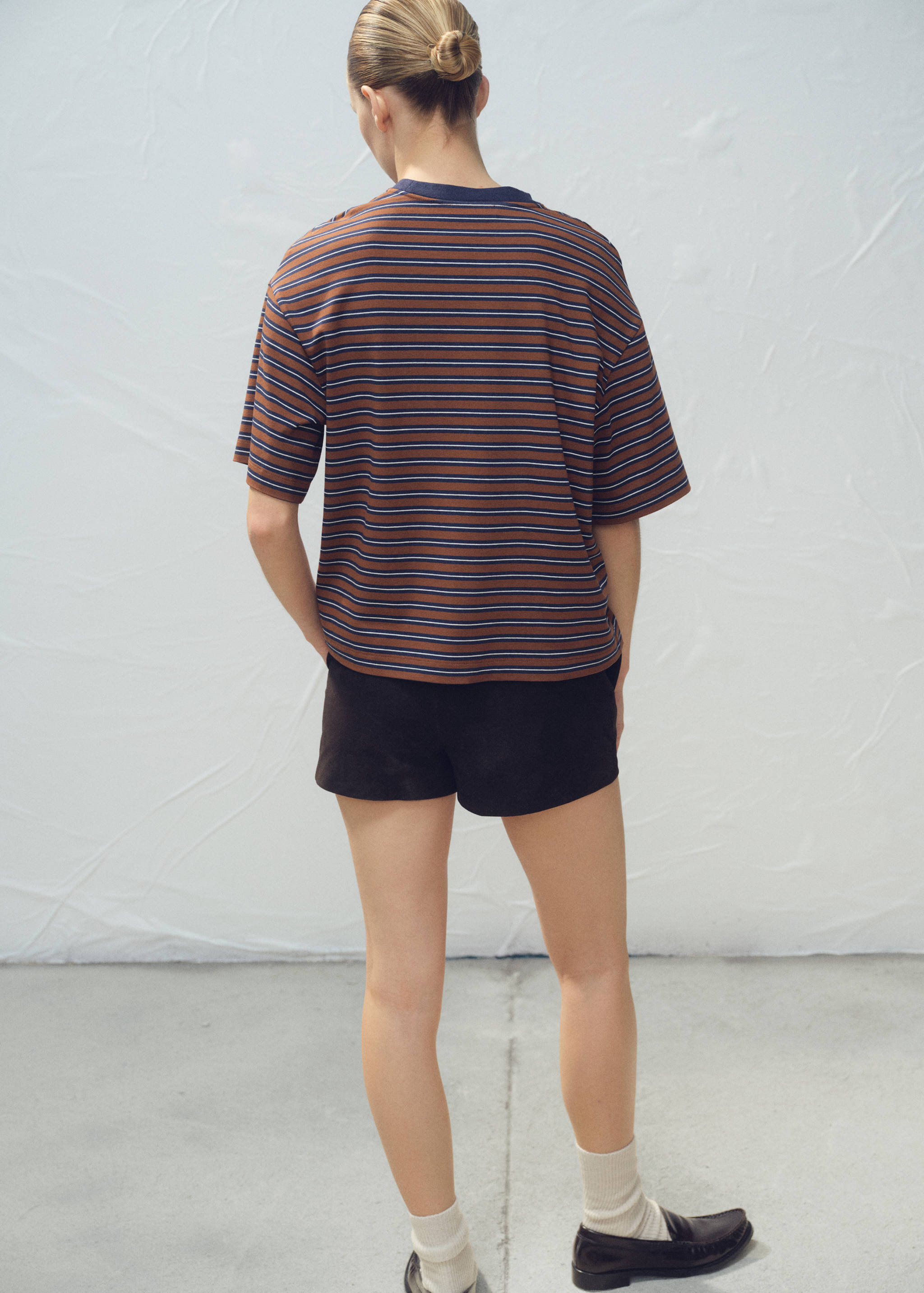 Striped short-sleeved t-shirt - Reverse of the article