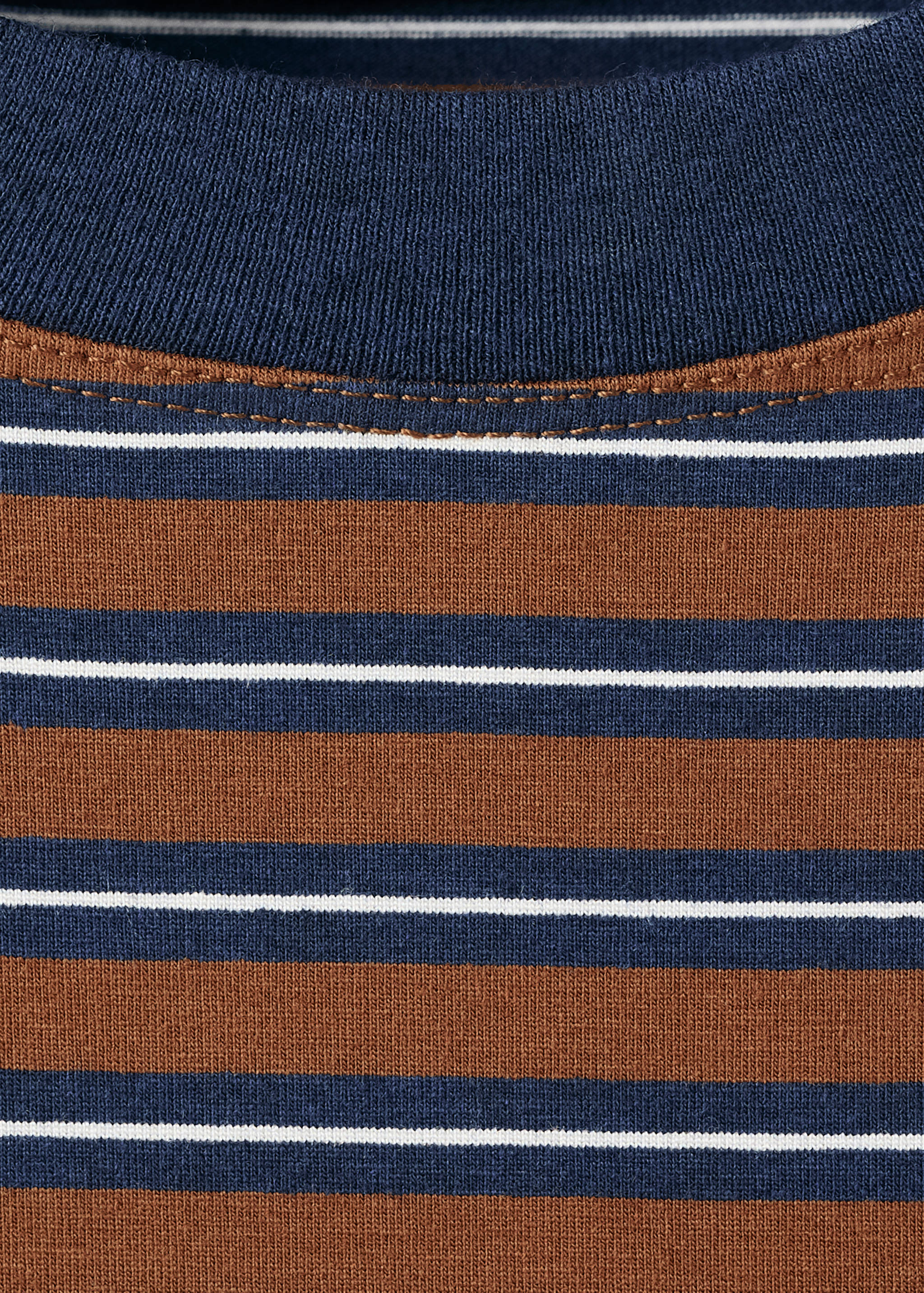 Striped short-sleeved t-shirt - Details of the article 8