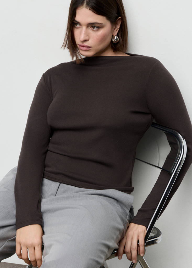 Long-sleeved boat-neck t-shirt — Chocolate