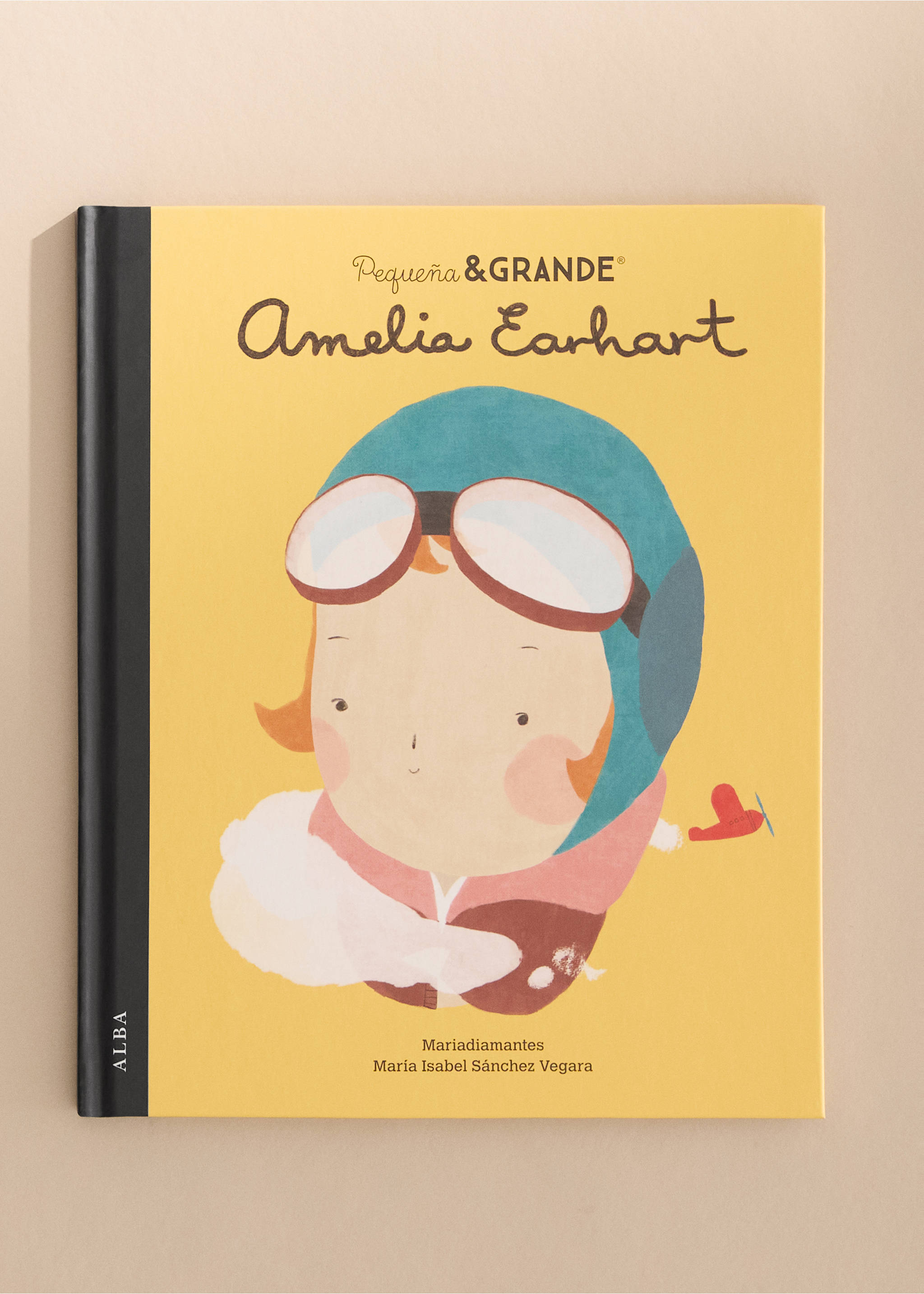 Libro infantil Amelia Earhart - Plano general, Amarillo pastel. Ref: 27001362-00.