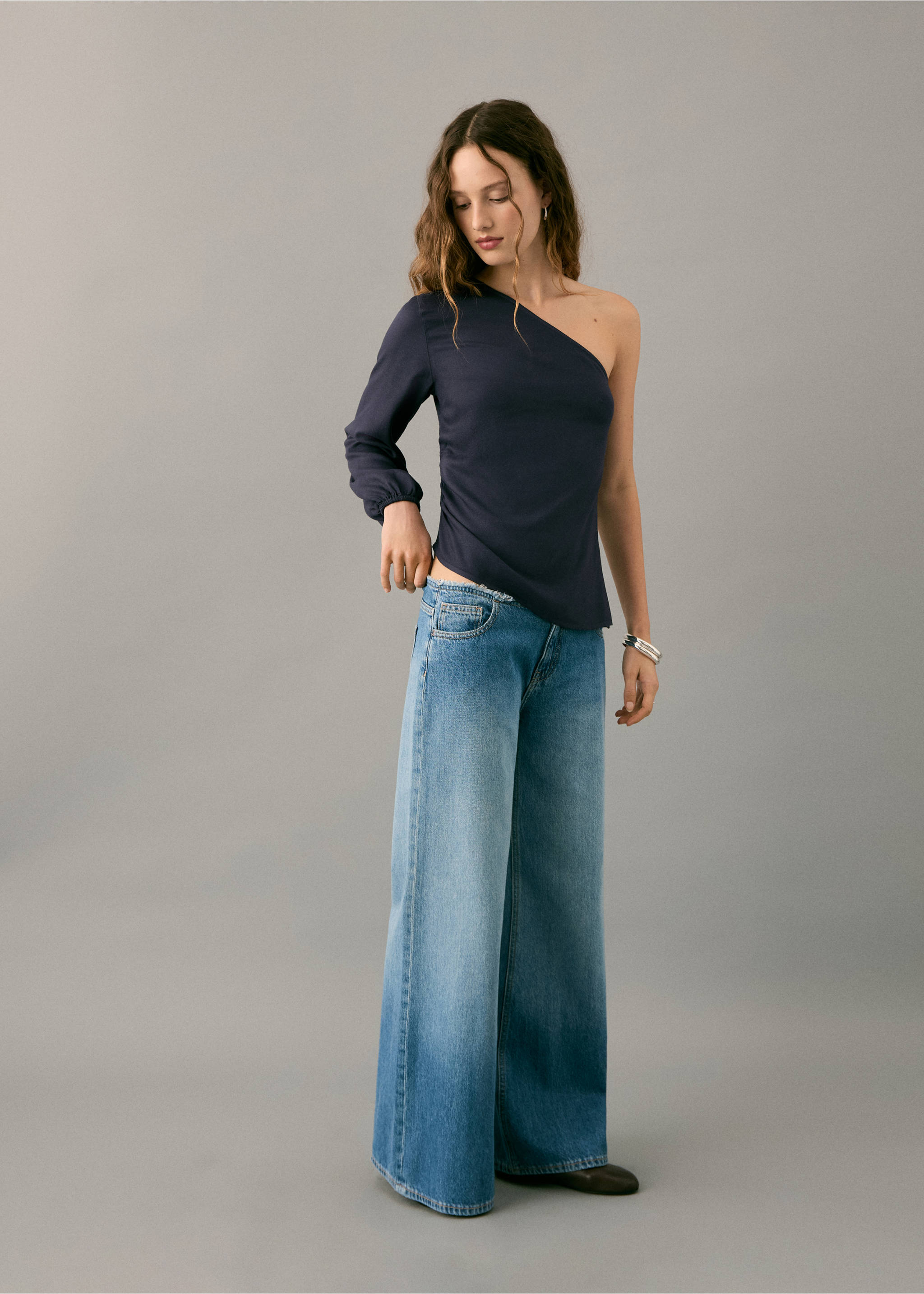 Асимметричная блузка - Общий план, Глубокий темно-синий. Ref: 27001514-00.