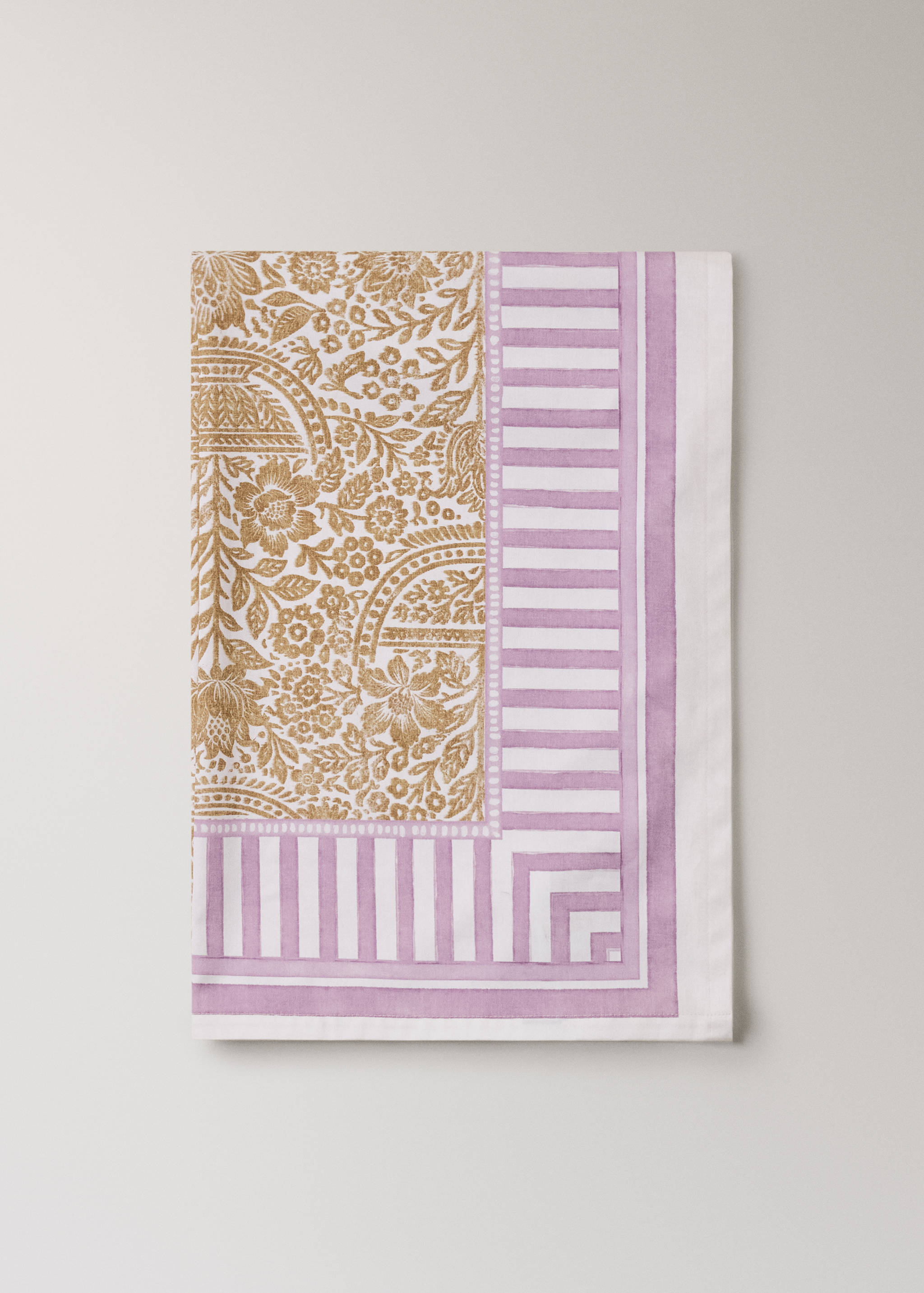 Cotton tablecloth with ornamental motifs for 6 to 8 diners - Article without model