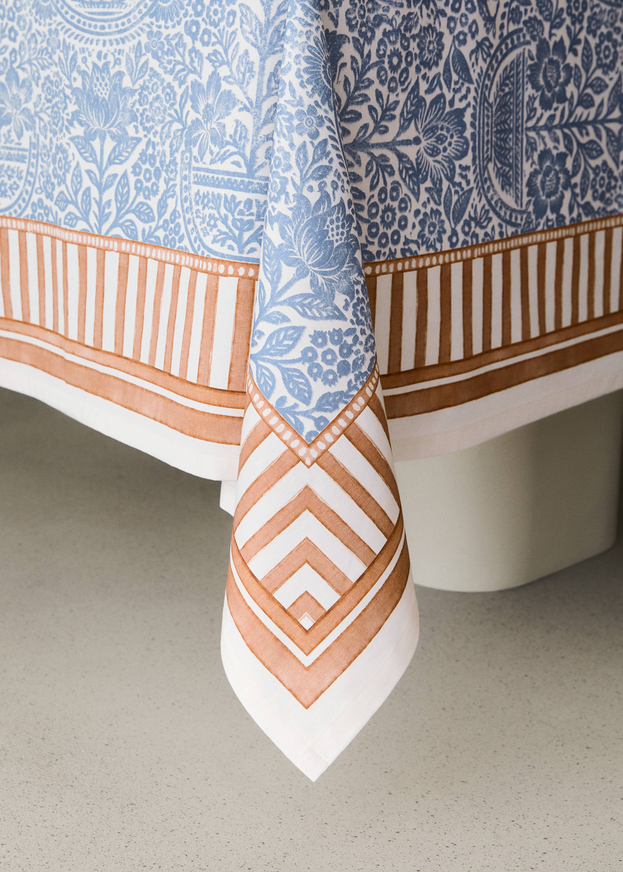 Cotton tablecloth with striped floral patterns for 6 to 8 guests - Details of the article 8