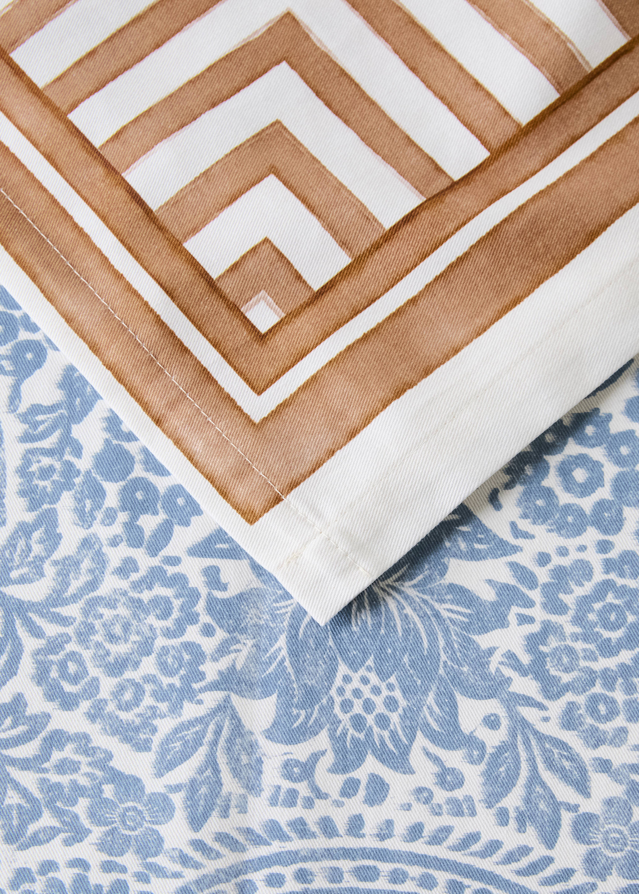 Cotton tablecloth with striped floral patterns for 6 to 8 guests - Details of the article 1