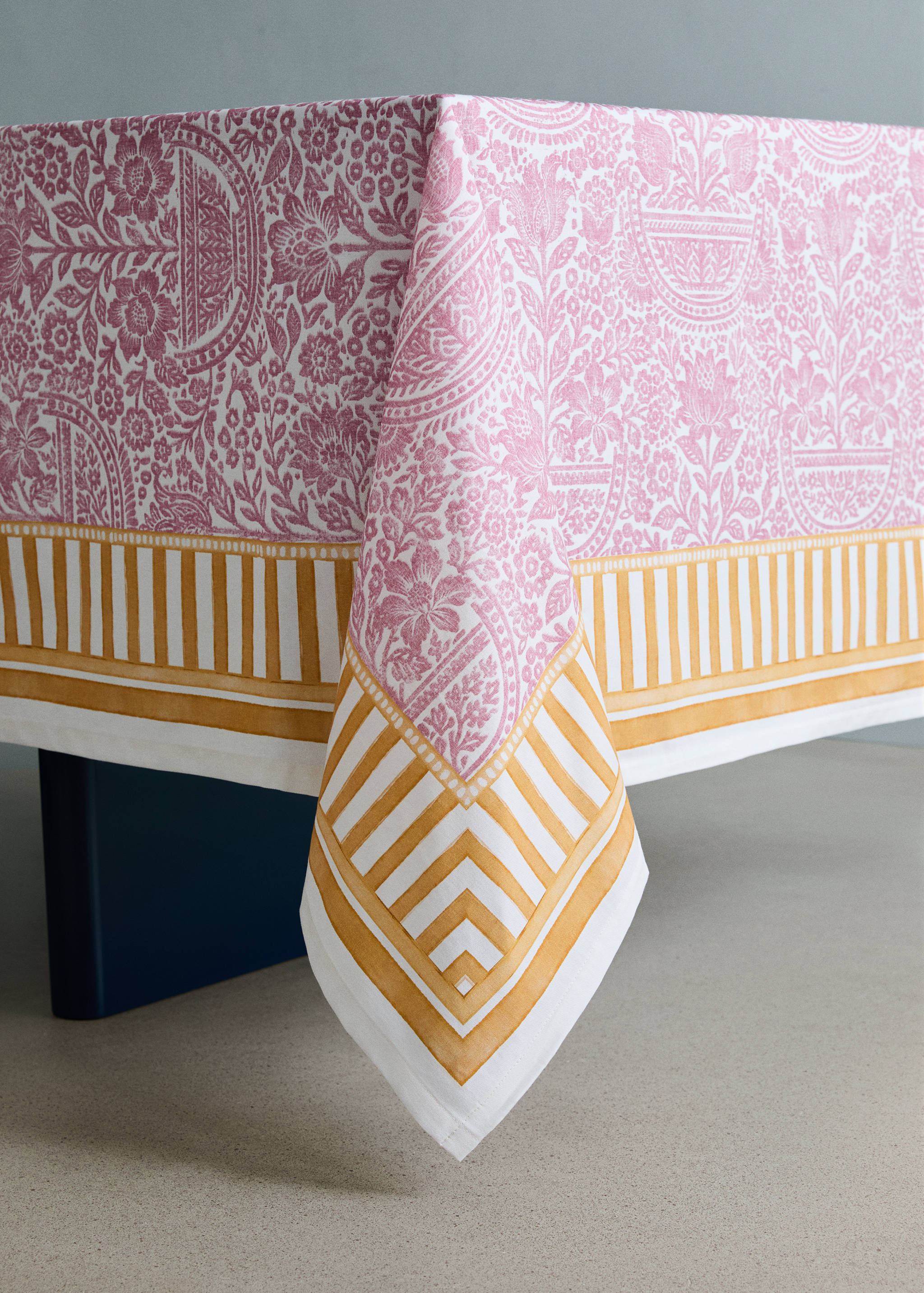 Cotton tablecloth with striped floral patterns for 6 to 8 guests - Details of the article 8