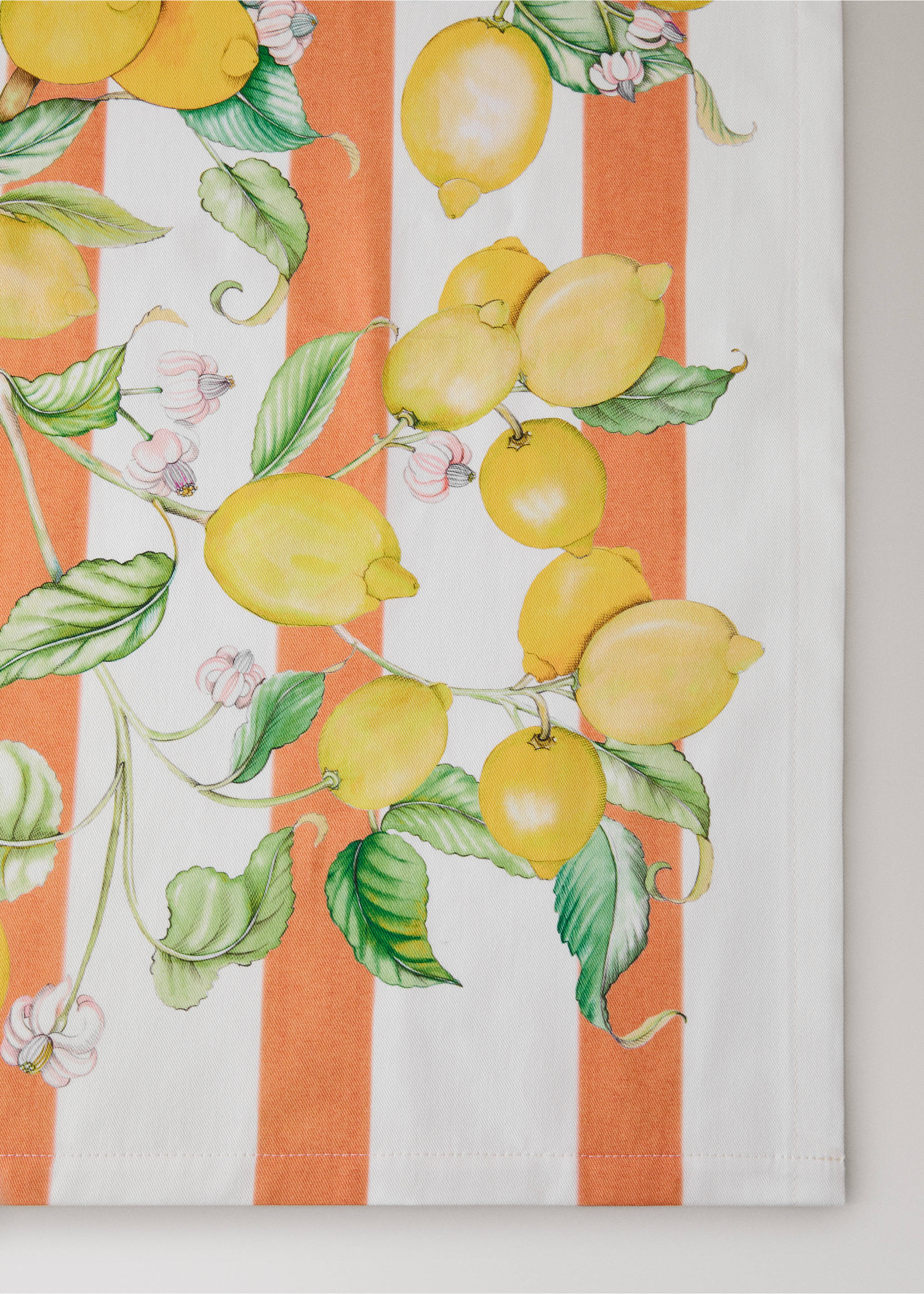 Cotton tablecloth with lemon and stripe print for 8 to 10 diners - Details of the article 1, Yellow. Ref: 27001544-00.