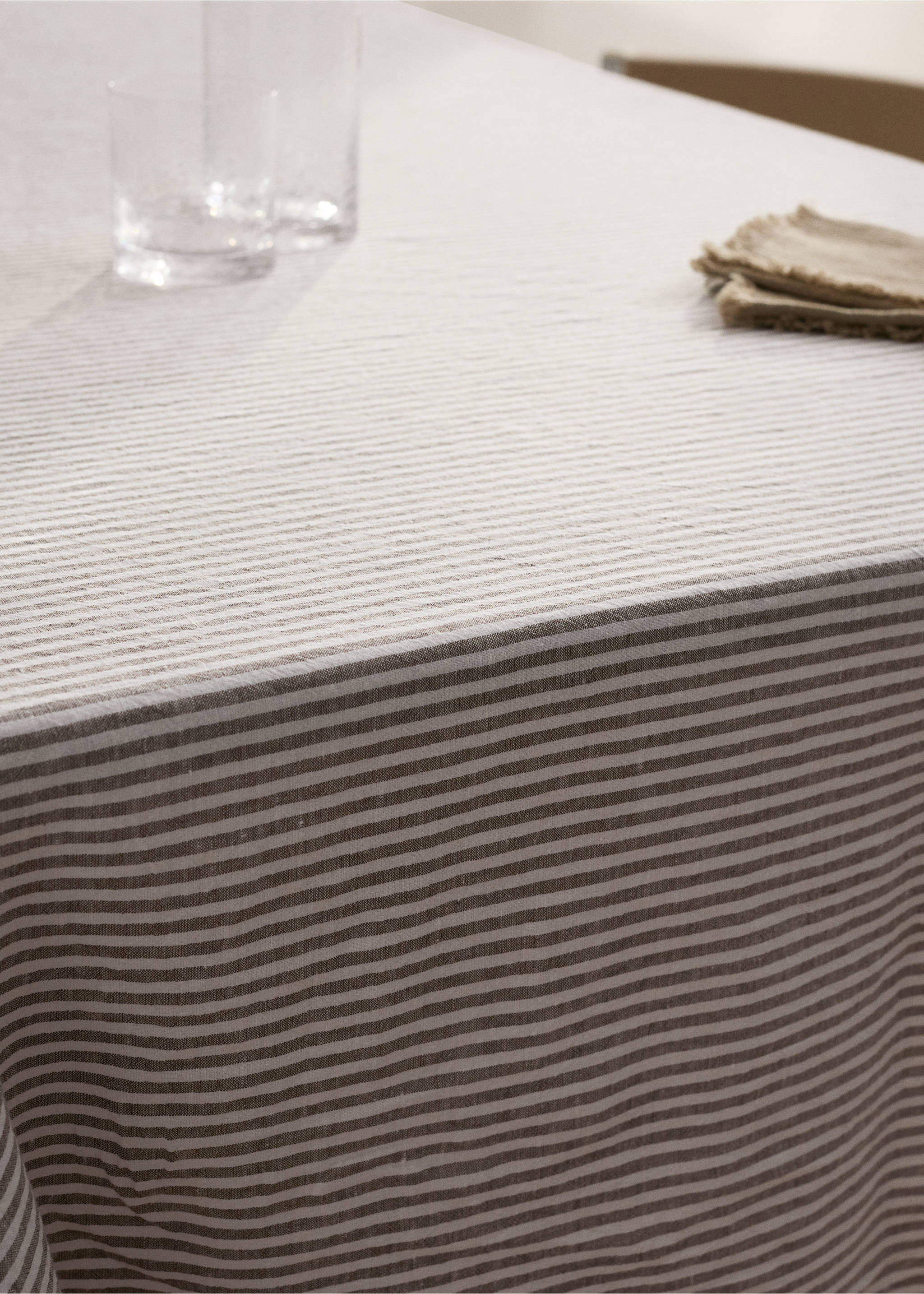 Linen cotton tablecloth with striped design for 2 to 4 diners - Details of the article 7, Light/Pastel Brown. Ref: 27001545-00.