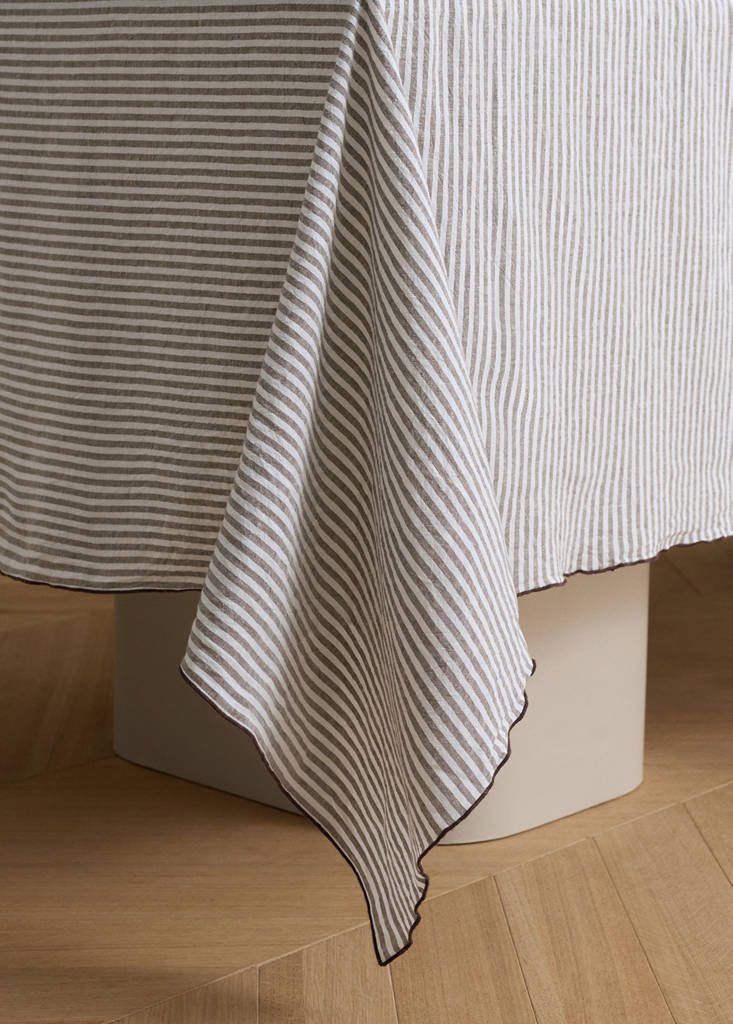 Linen cotton tablecloth with striped design for 2 to 4 diners — Light/Pastel Brown