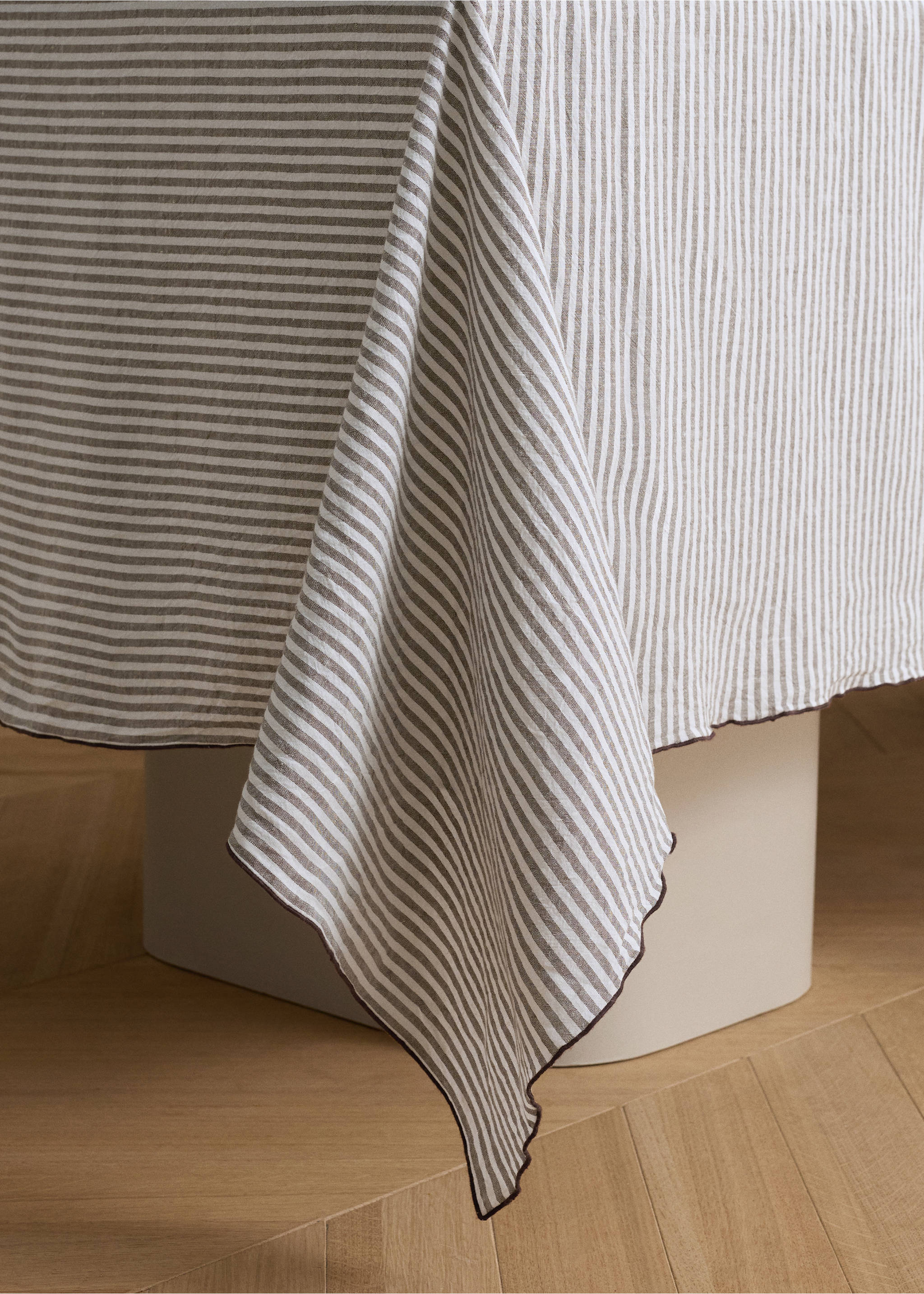 Linen cotton tablecloth with striped design for 2 to 4 diners - Details of the article 8, Light/Pastel Brown. Ref: 27001545-00.