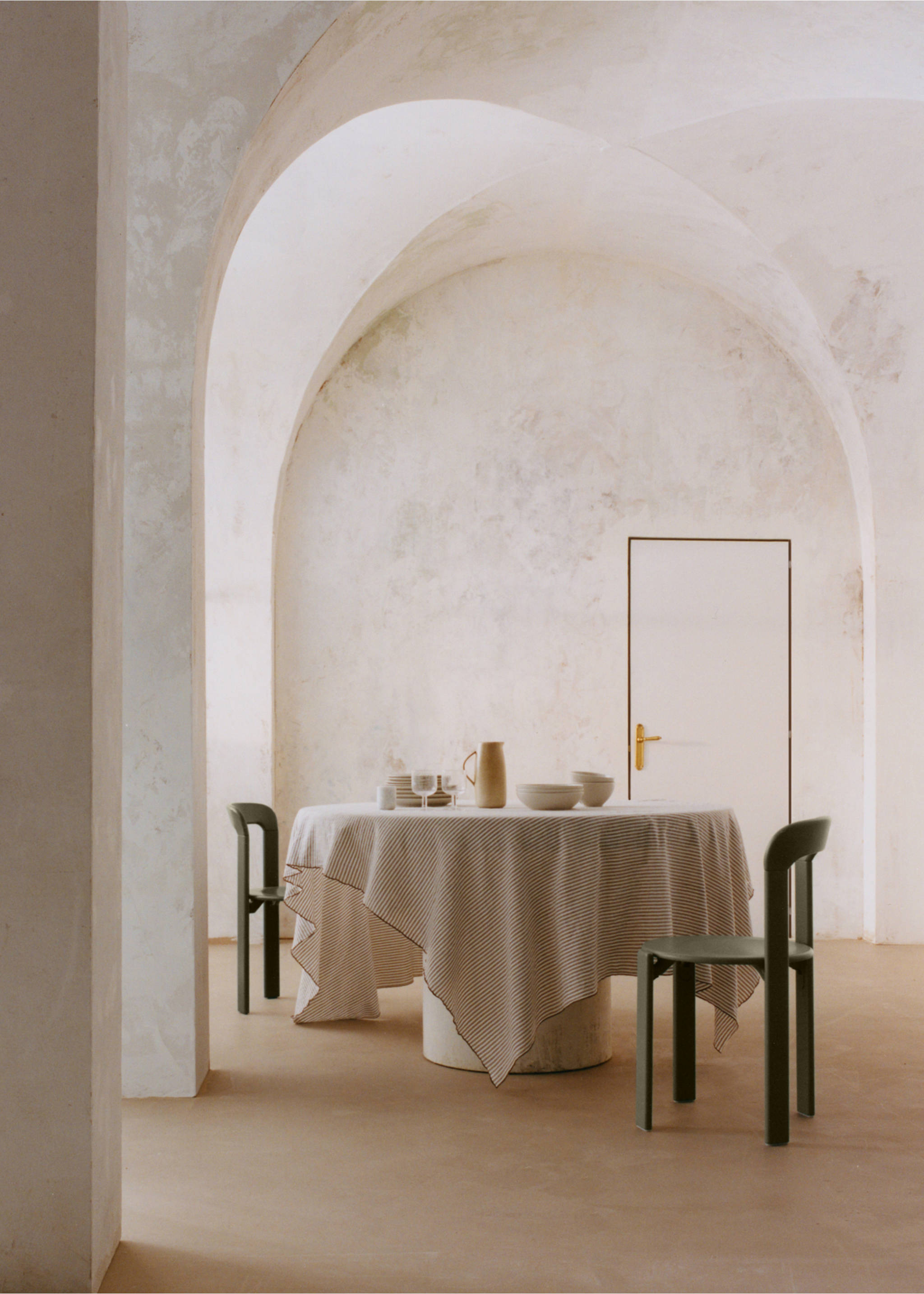 Linen cotton tablecloth with striped design for 6 to 8 diners - Details of the article 6, Light/Pastel Brown. Ref: 27001546-00.