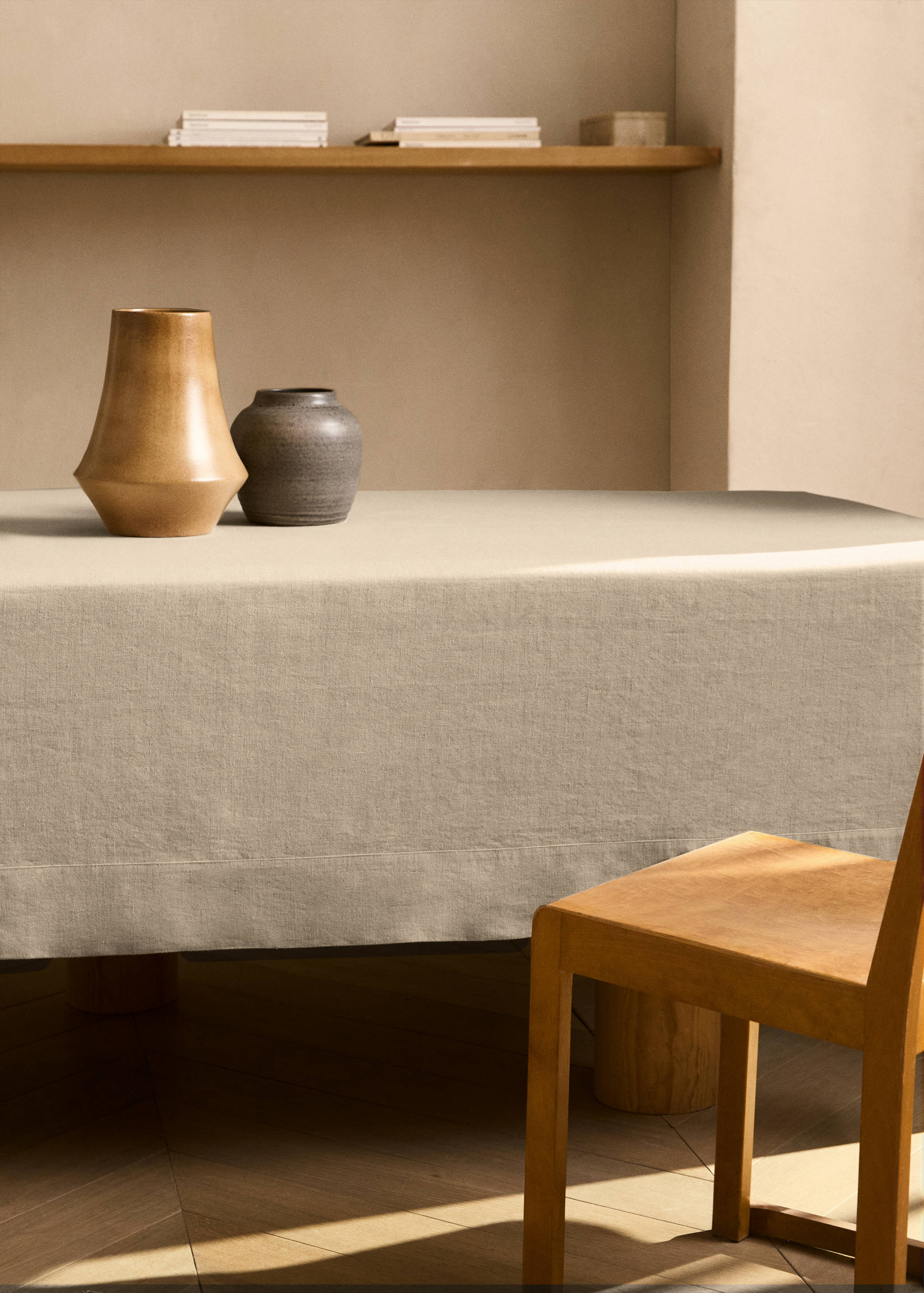Linen tablecloth for 6 to 8 diners - General plane